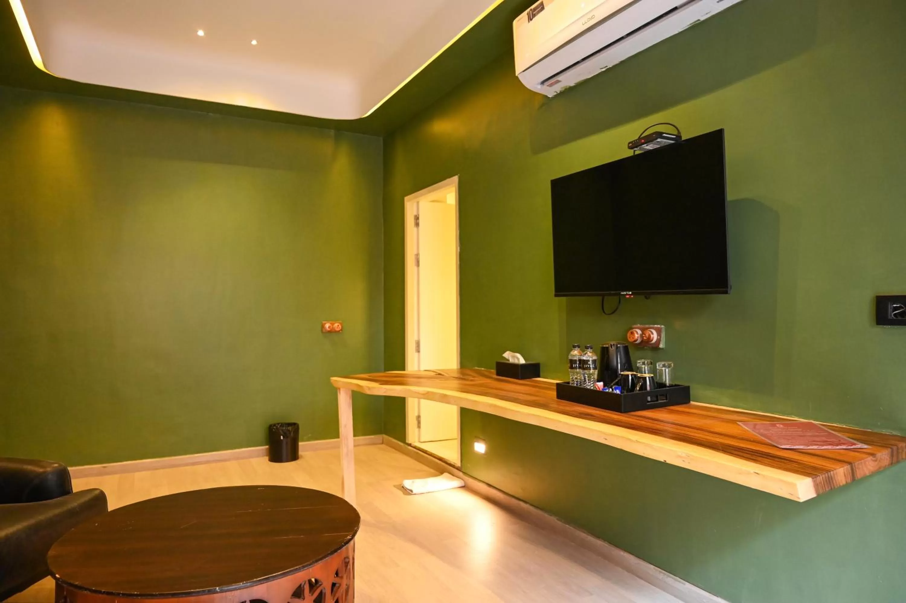 TV and multimedia in The Red Pier - My Downtown Hotels