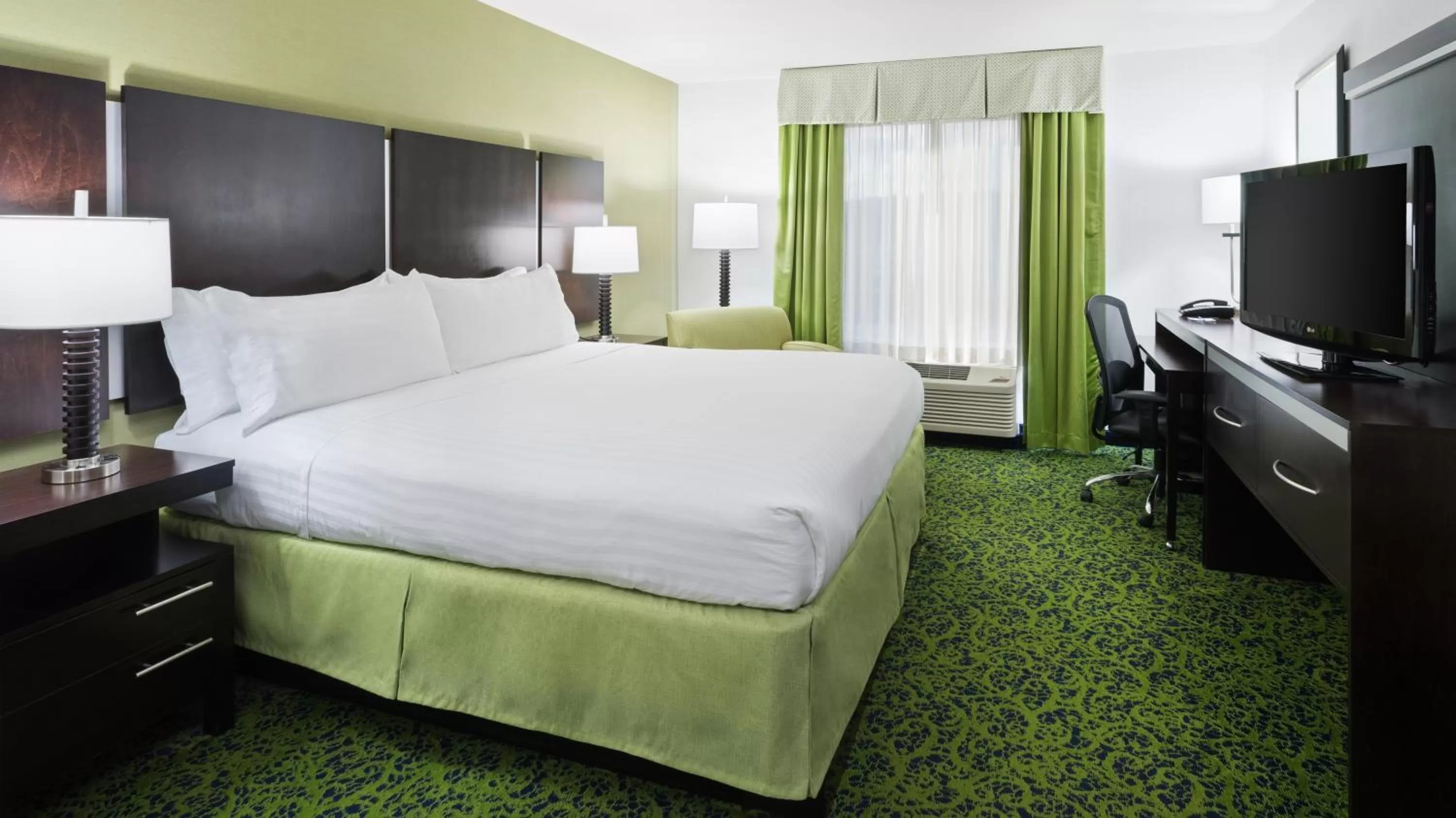 King Room with Roll In Shower - Disability Access/Non-Smoking in Holiday Inn Express and Suites Stroudsburg-Poconos, an IHG Hotel