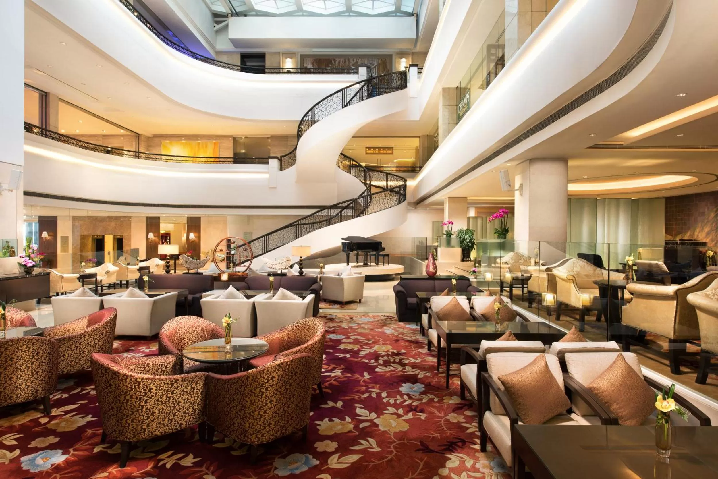 Lounge or bar in Shangri-La Shenzhen - Nearby Luohu Border, Outdoor Swimming Pool