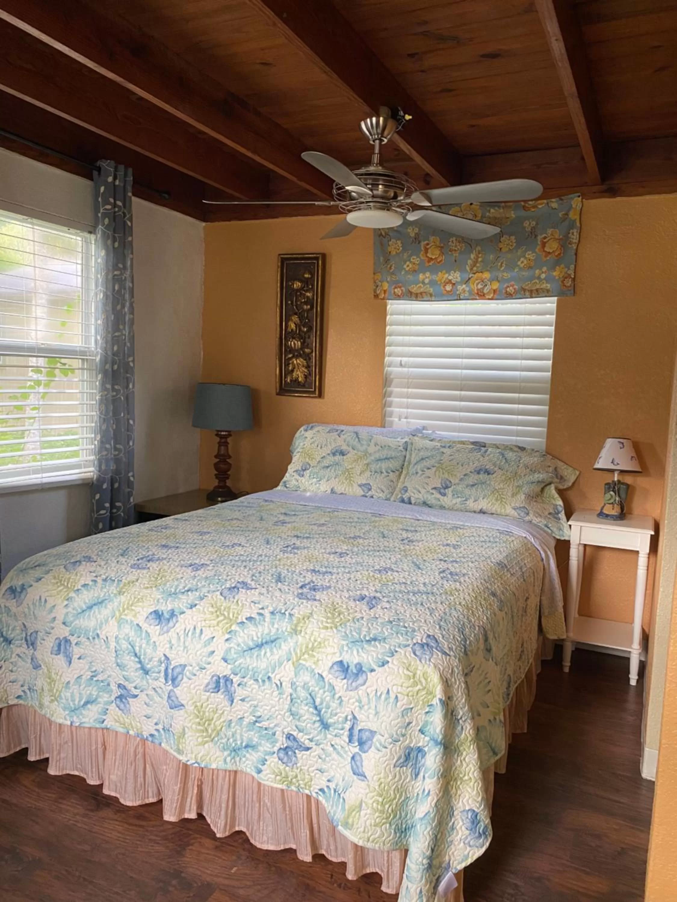 Bed in Nature Coast Inn & Cottages