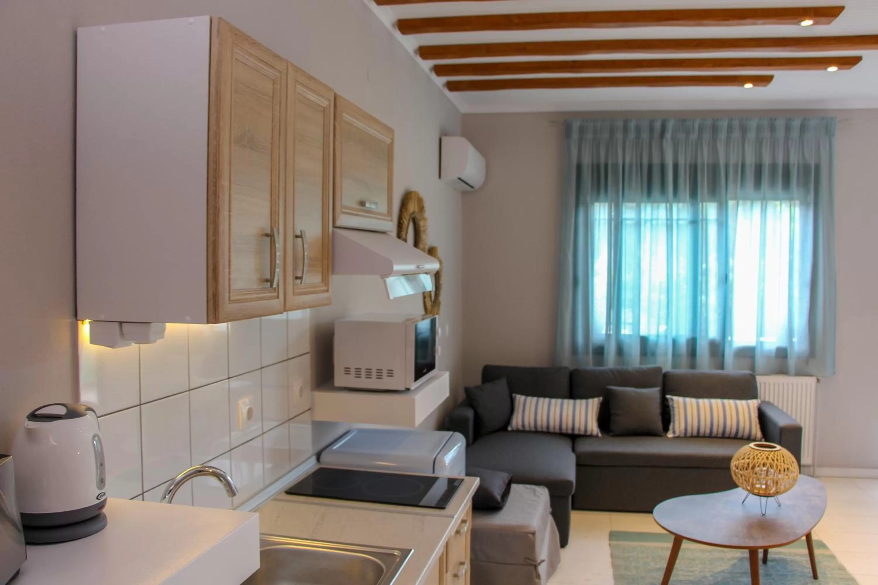 Lamprini's Deluxe Studios