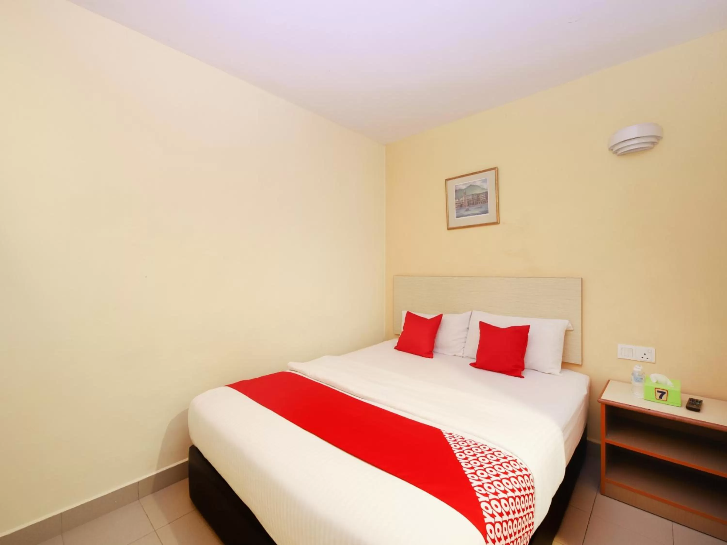 Bedroom in Super OYO 635 Seven Days Hotel