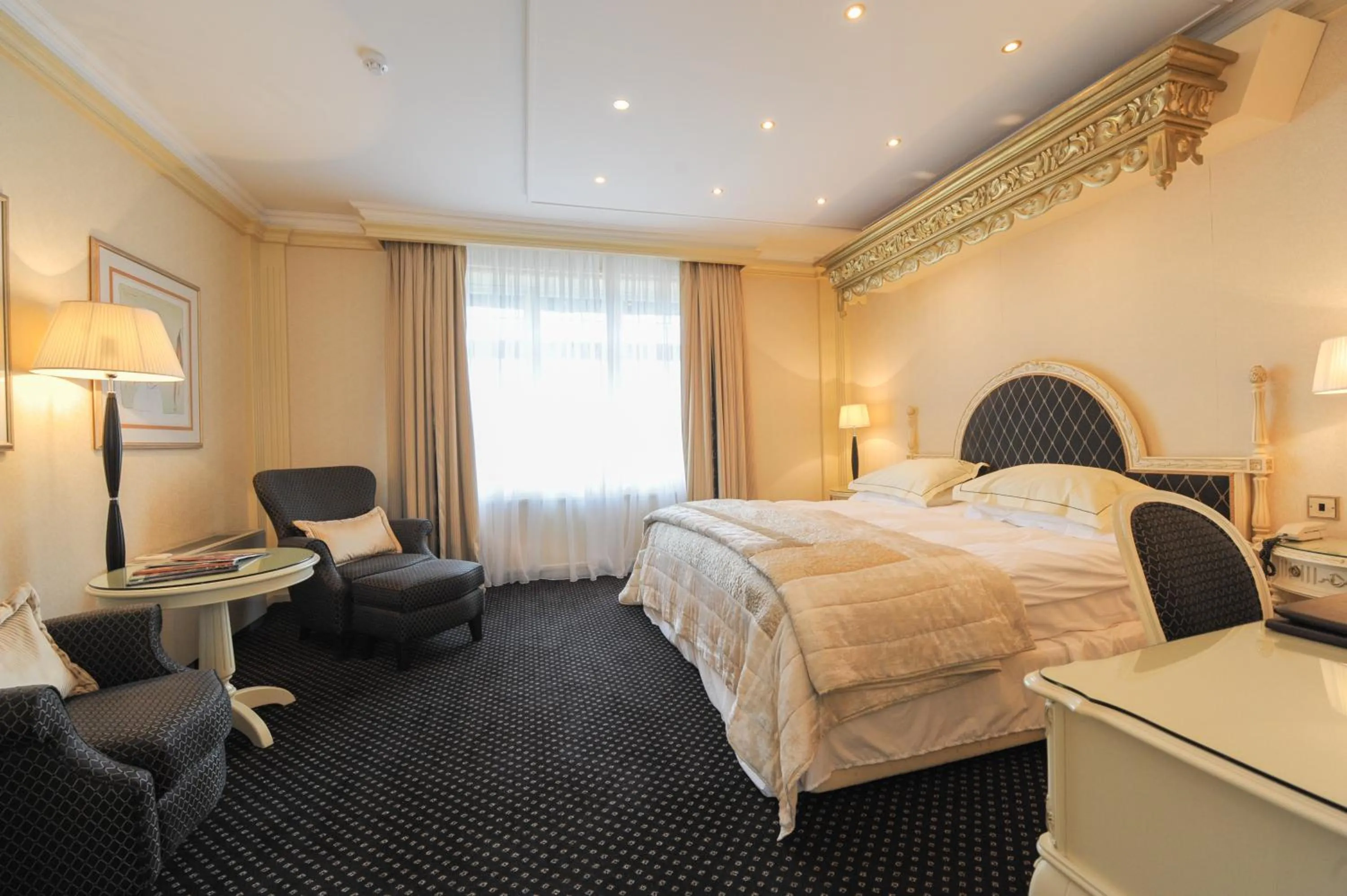 Bed in Fredrick's Hotel & Spa