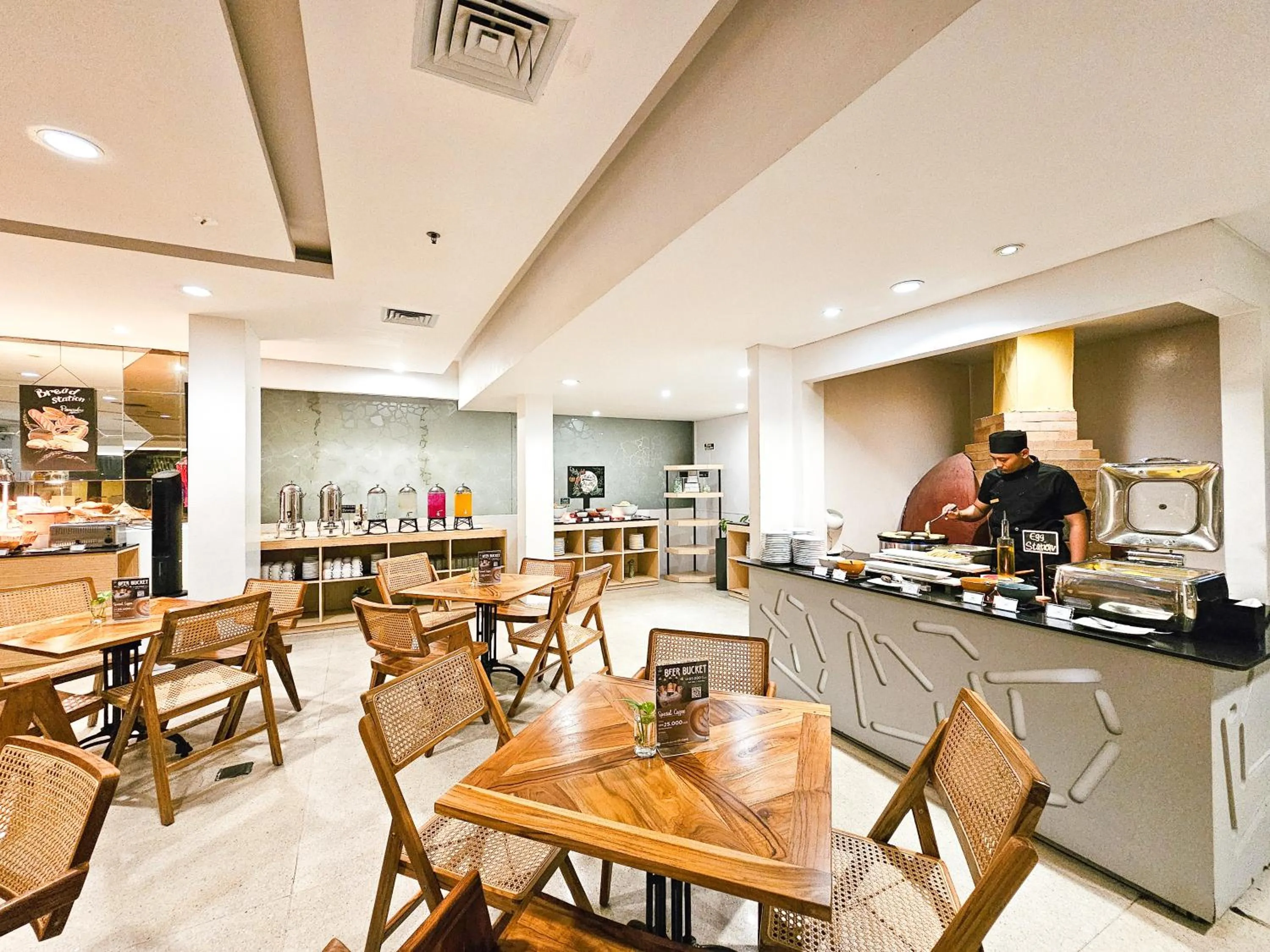 Restaurant/places to eat in Fashion Hotel Legian