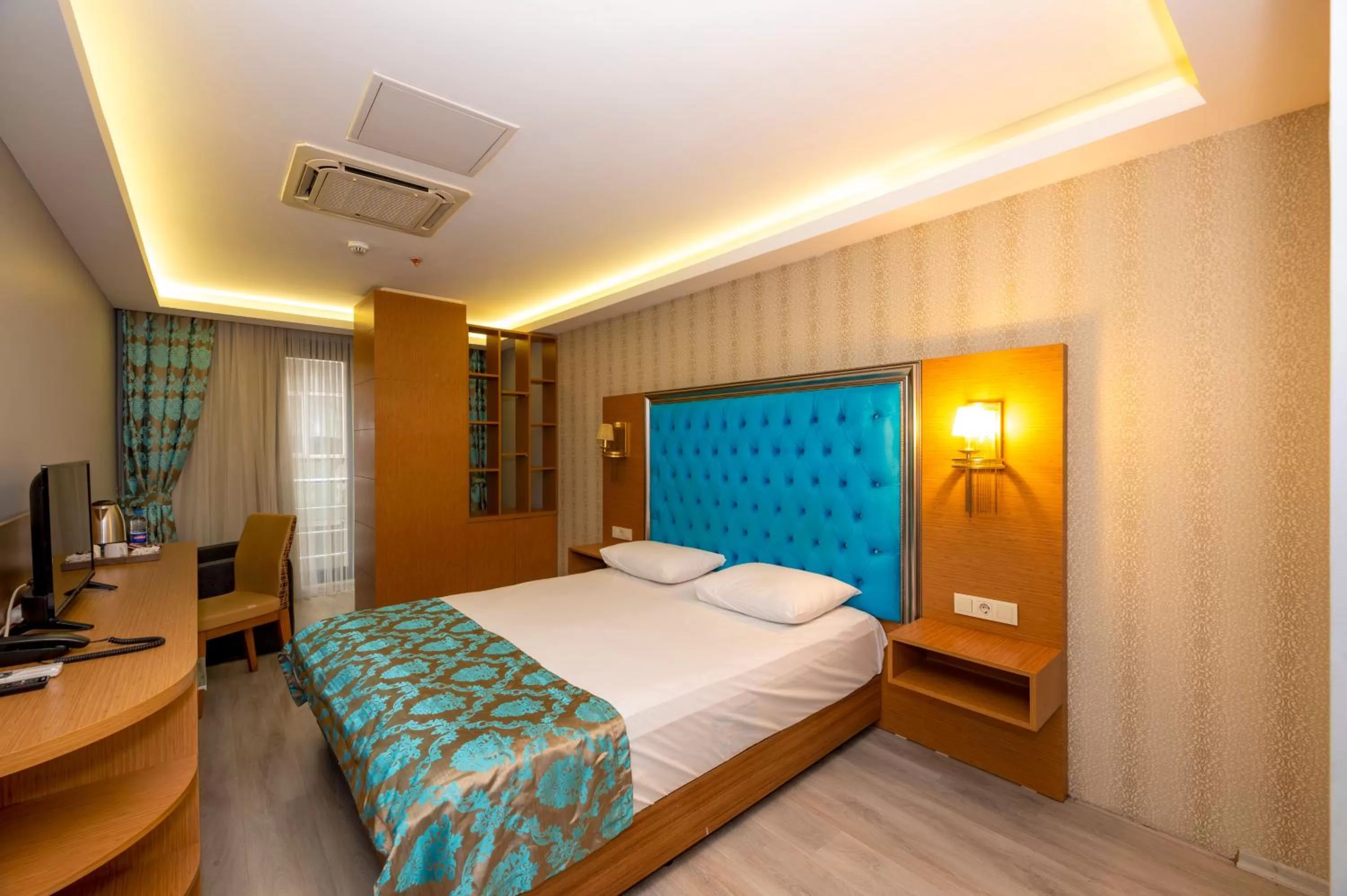 City view, Bed in Grand Palace Hotel