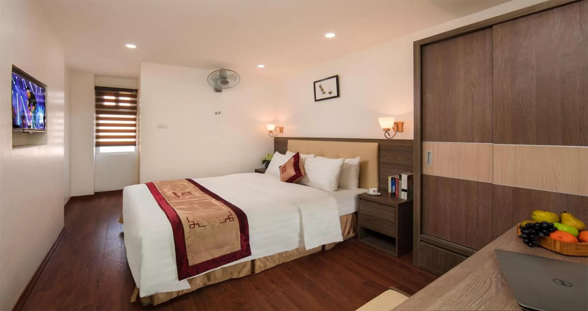 TV and multimedia, Bed in Van Mieu Hotel