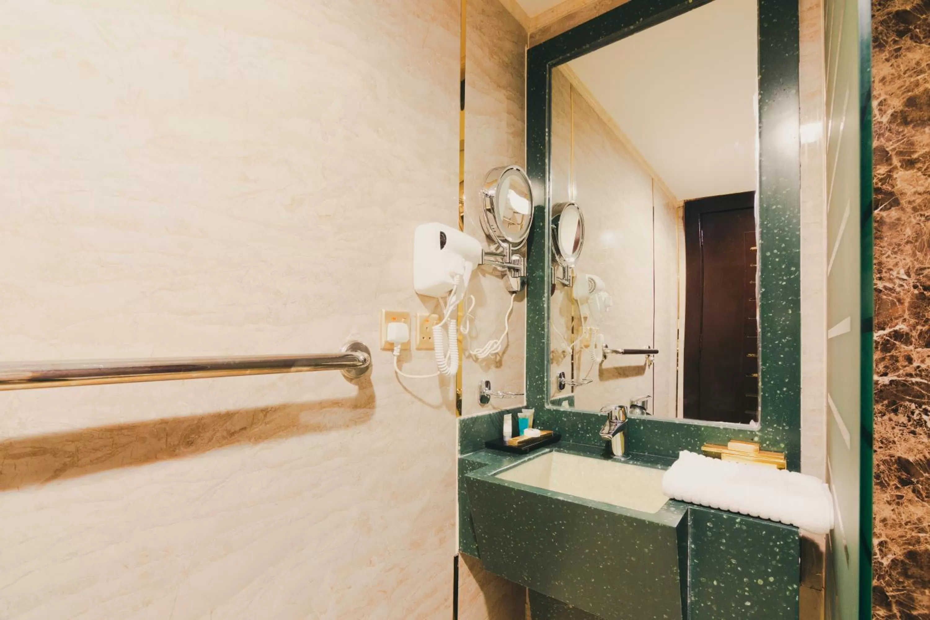 Bathroom in Golden Ship Hotel