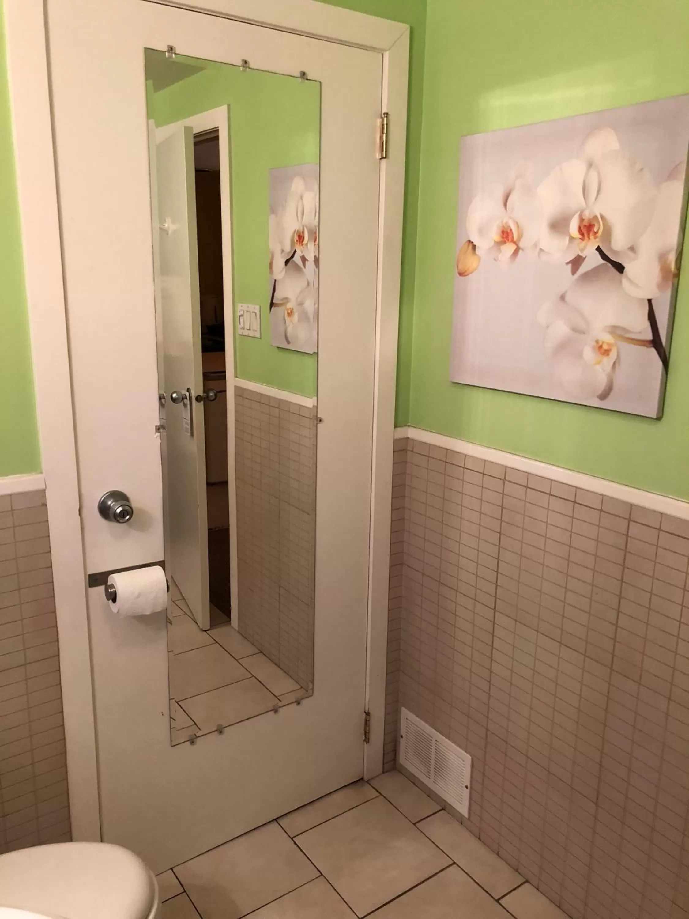 Decorative detail, Bathroom in Barclay House Bed and Breakfast