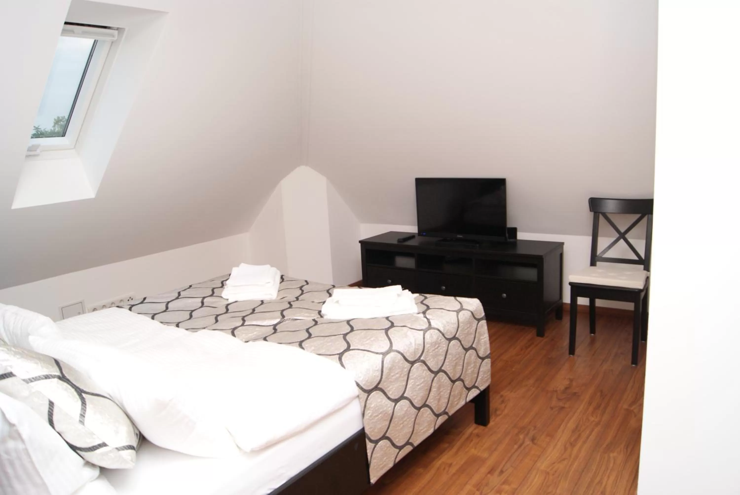 Property building, Bed in Merkel Villa Apartamente