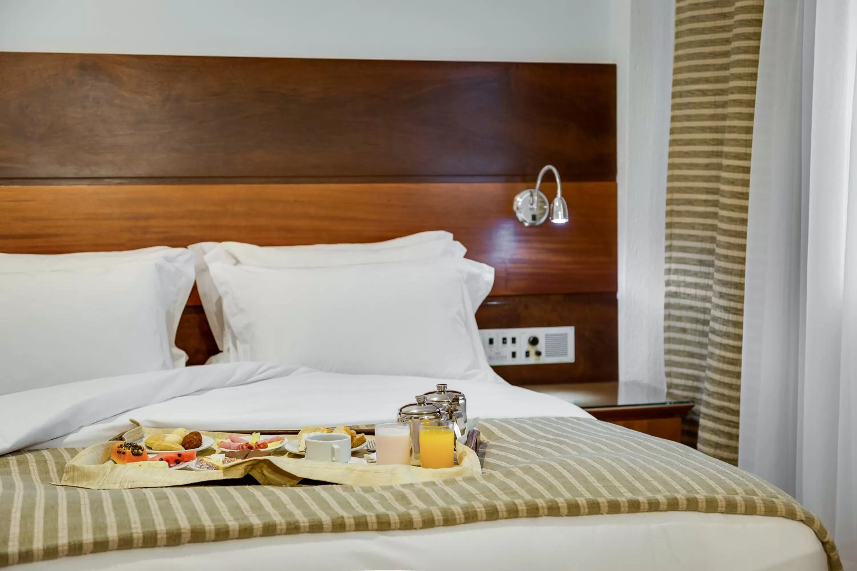 Breakfast, Bed in Kuster Hotel