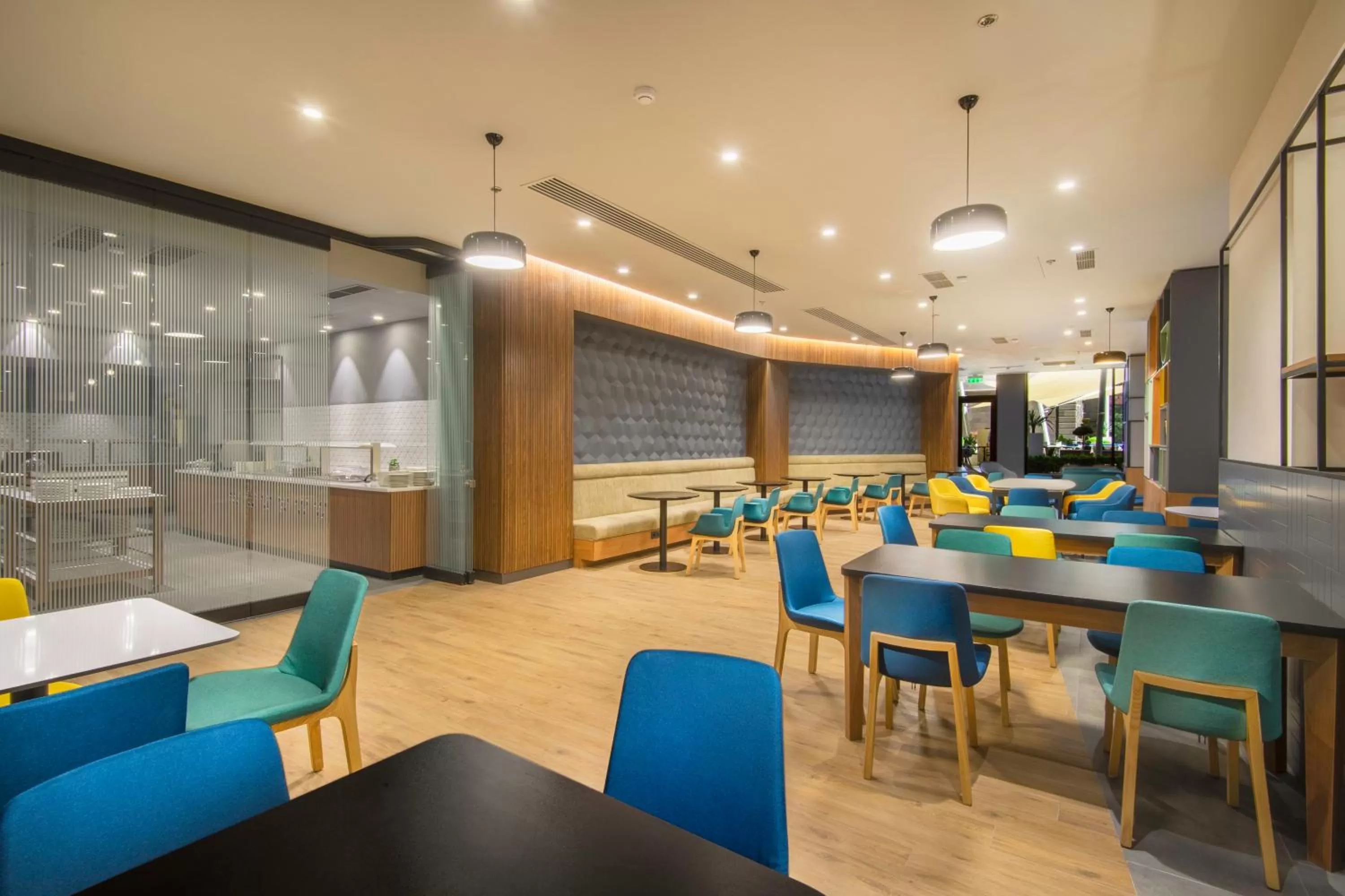 Restaurant/places to eat in Holiday Inn Yerevan - Republic Square by IHG