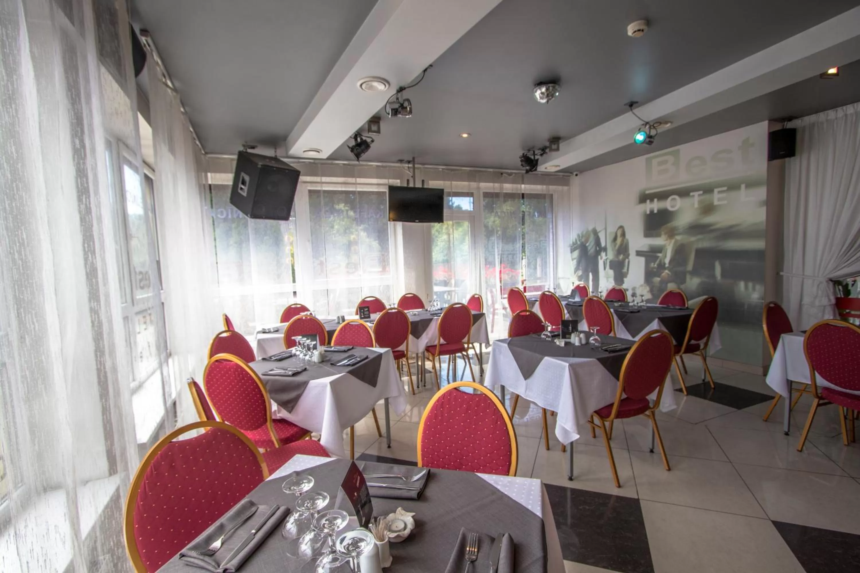 Restaurant/places to eat in Hotel BEST with FREE PARKING