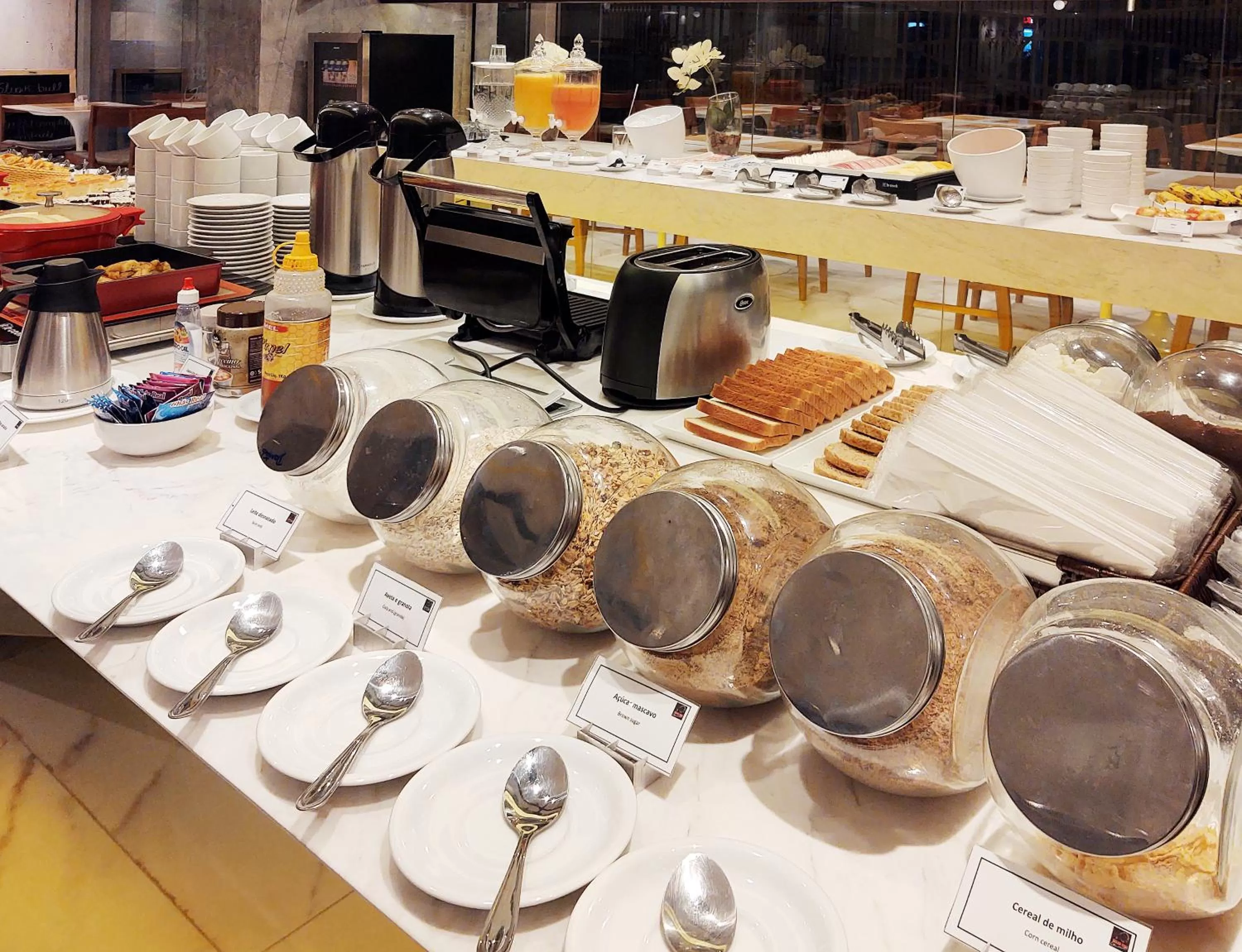 Restaurant/places to eat in Lets Idea Brasília Hotel