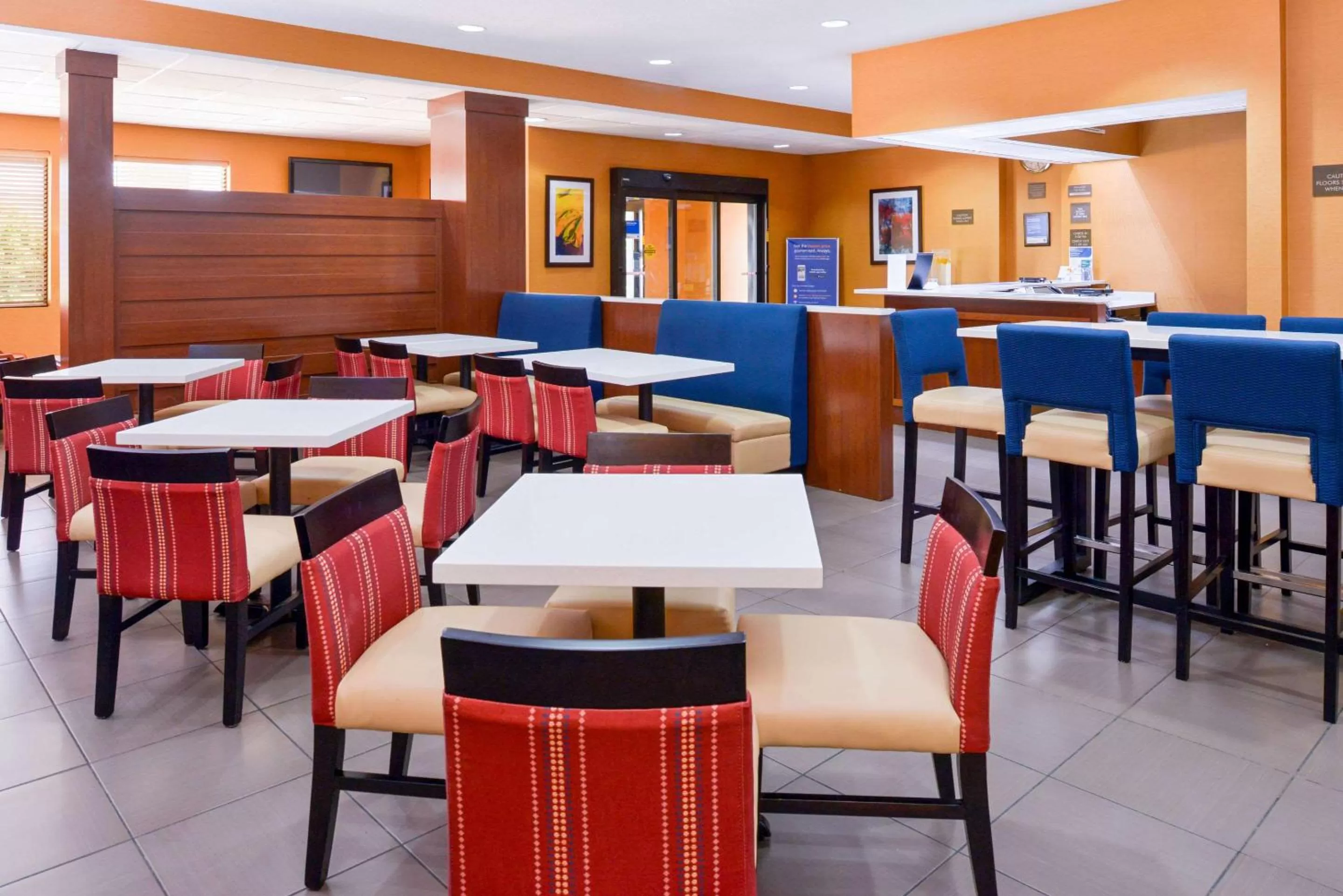 Restaurant/places to eat in Holiday Inn Express & Suites Joplin Southeast by IHG