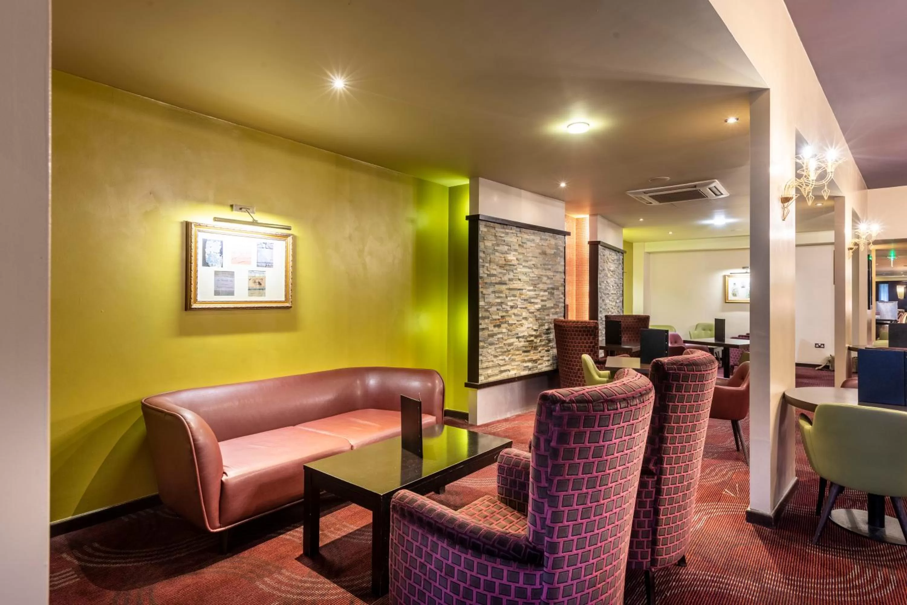 Lounge or bar in Gloucester Robinswood Hotel, BW Signature Collection