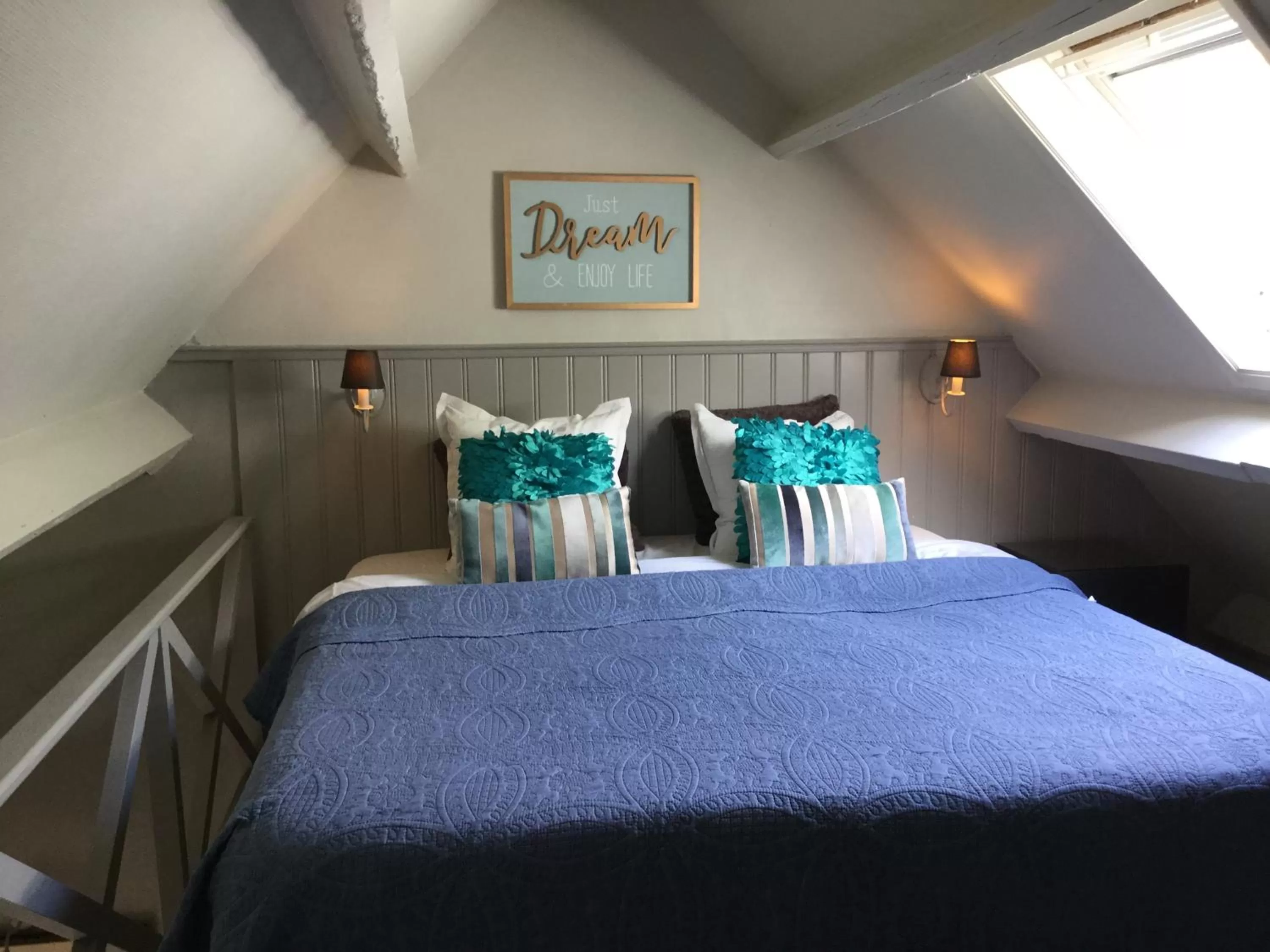 Photo of the whole room, Bed in Boutique hotel Het Bloemenhof