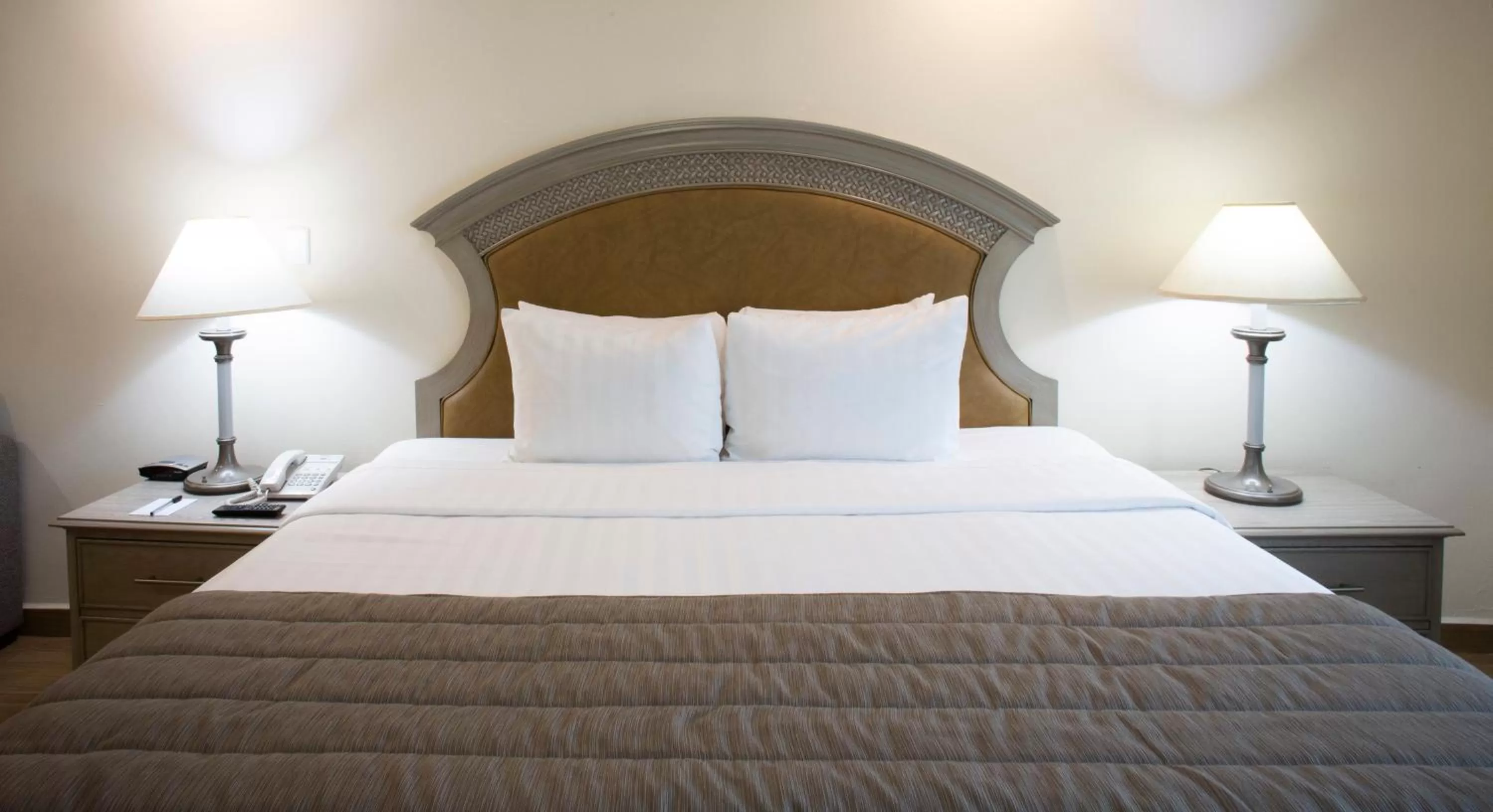 Bed in Best Western PLUS Monterrey Colón