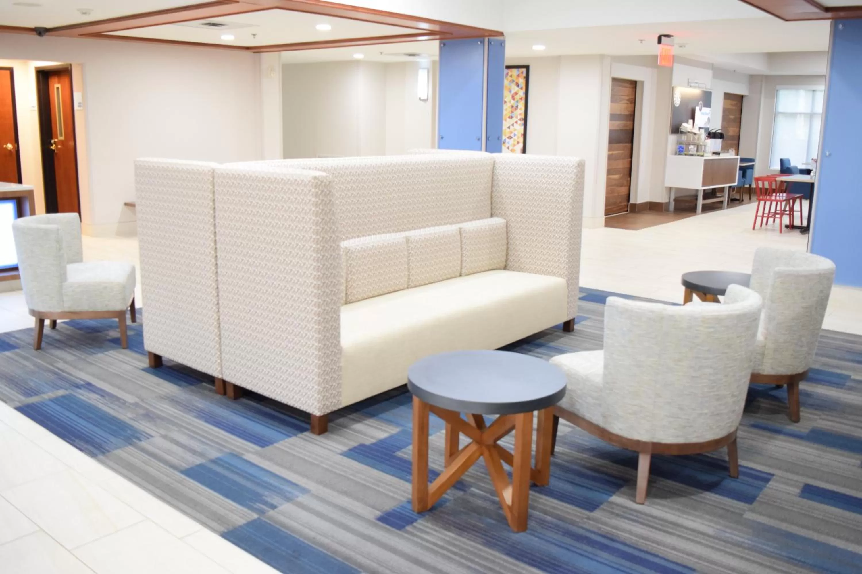 Lobby or reception in Holiday Inn Express & Suites Pensacola West I-10 by IHG