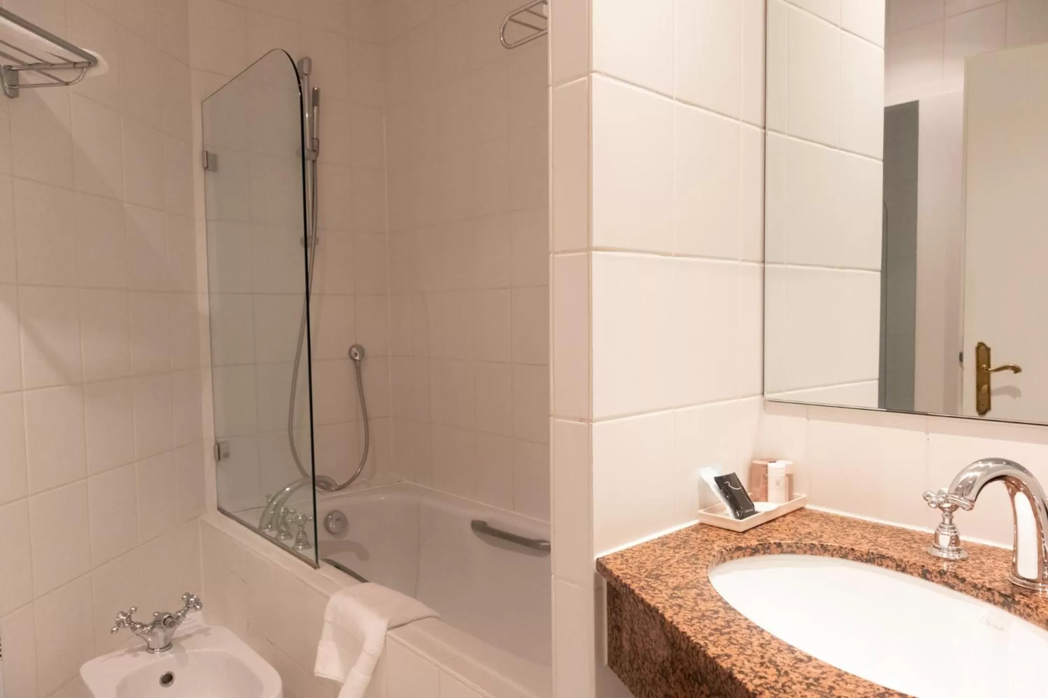 Bathroom in Hôtel Régent Contades