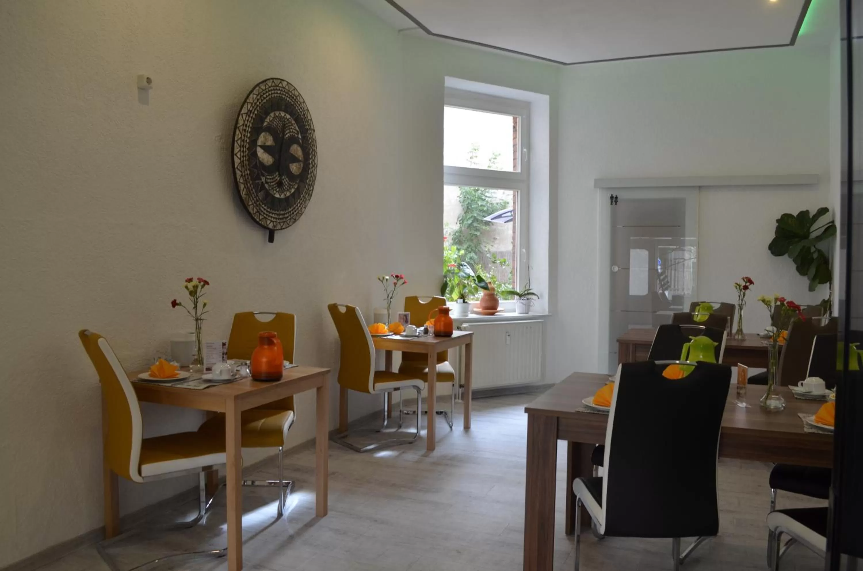 Restaurant/places to eat in Apartment-Hotel Schillerplatz