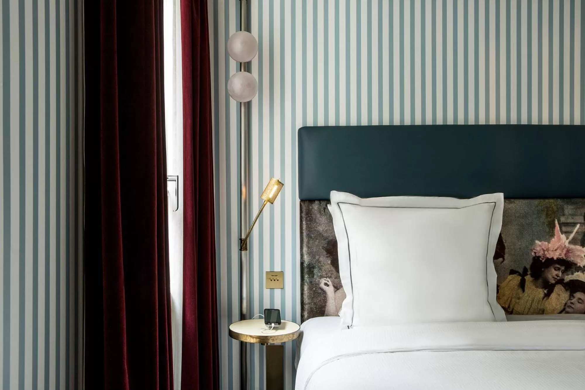 Bed in Hôtel du Rond-point des Champs-Élysées - Esprit de France