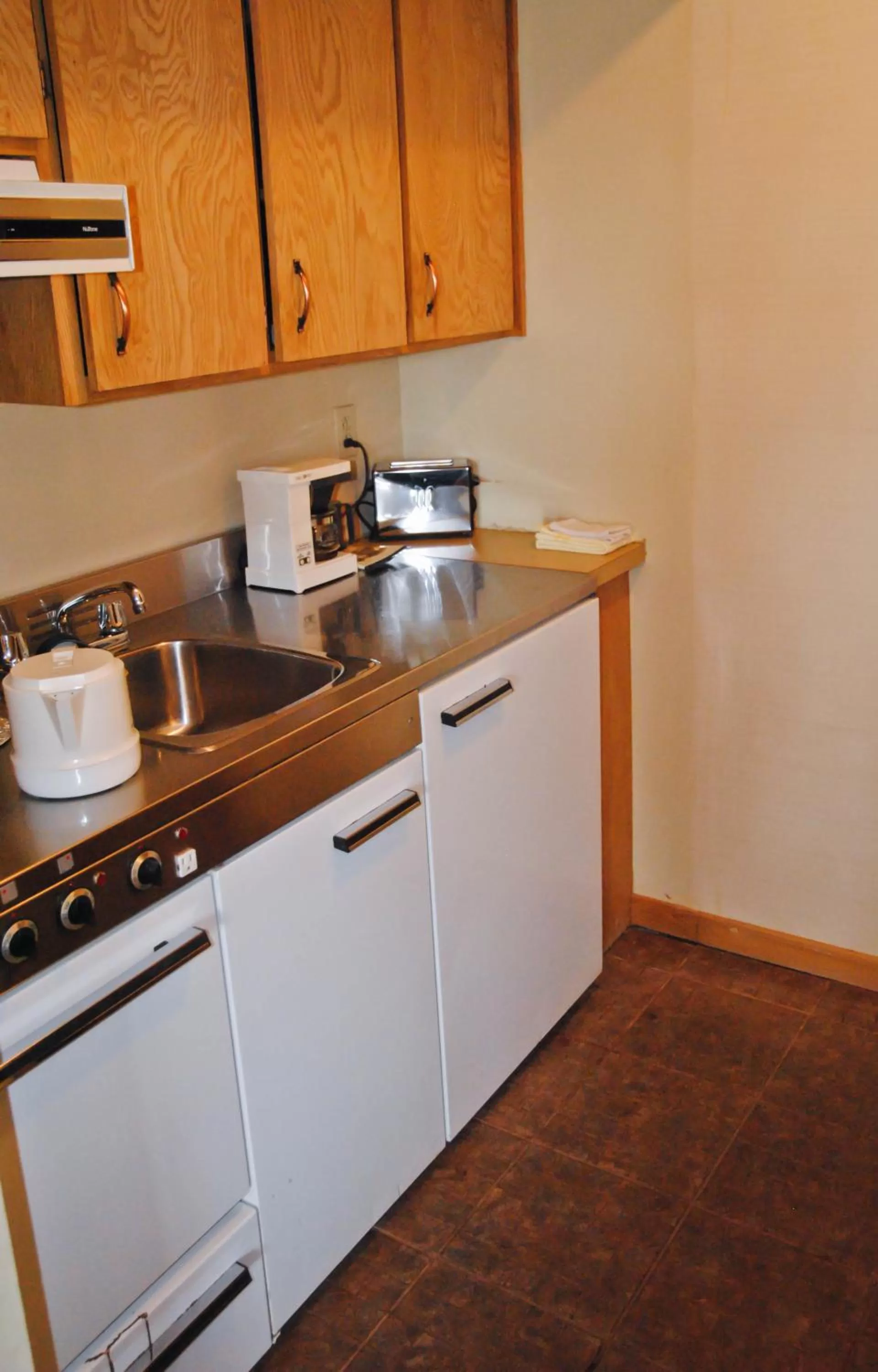 Kitchen or kitchenette in Hotellerie Jardins de Ville