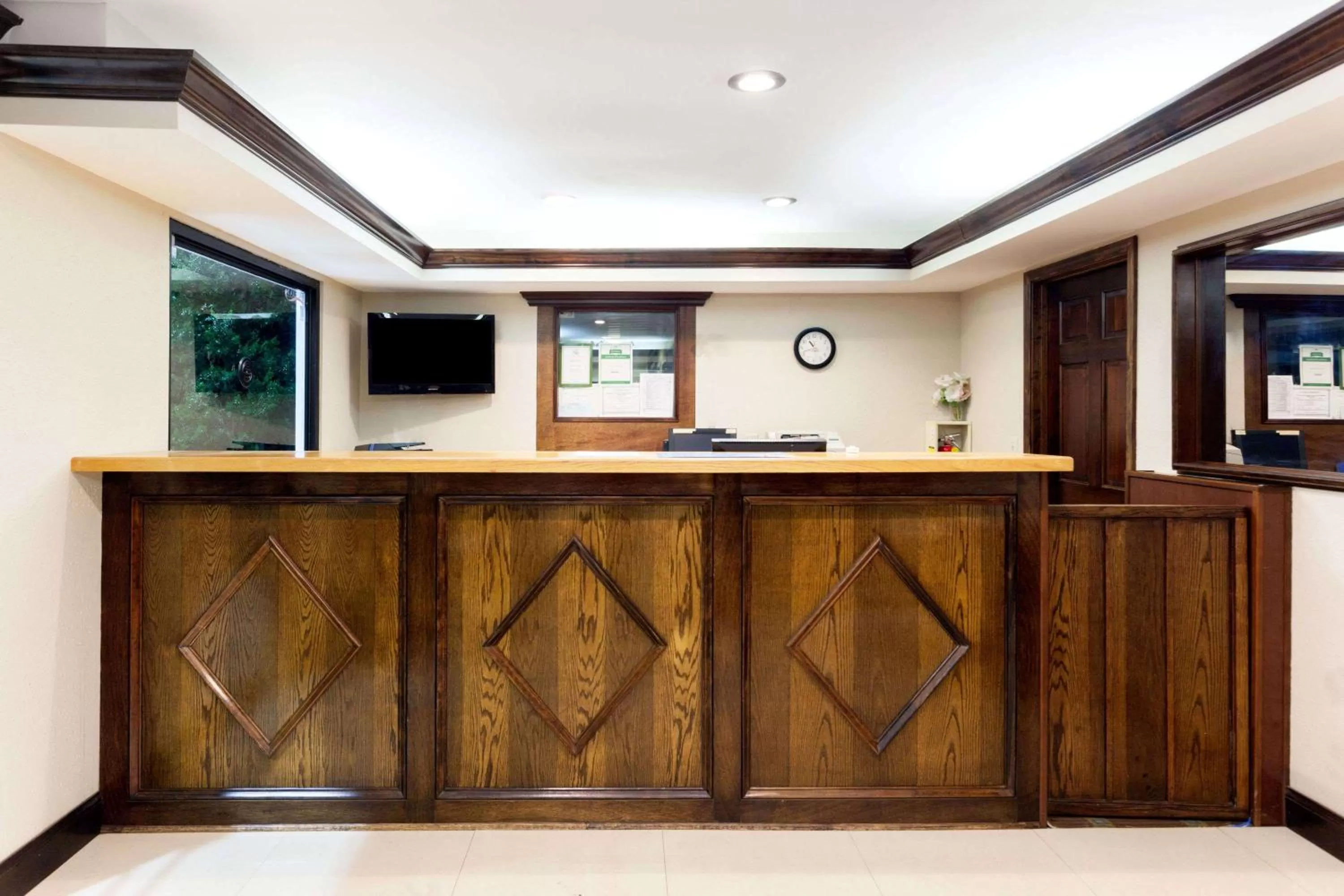 Lobby or reception in Days Inn by Wyndham Dahlonega University Area