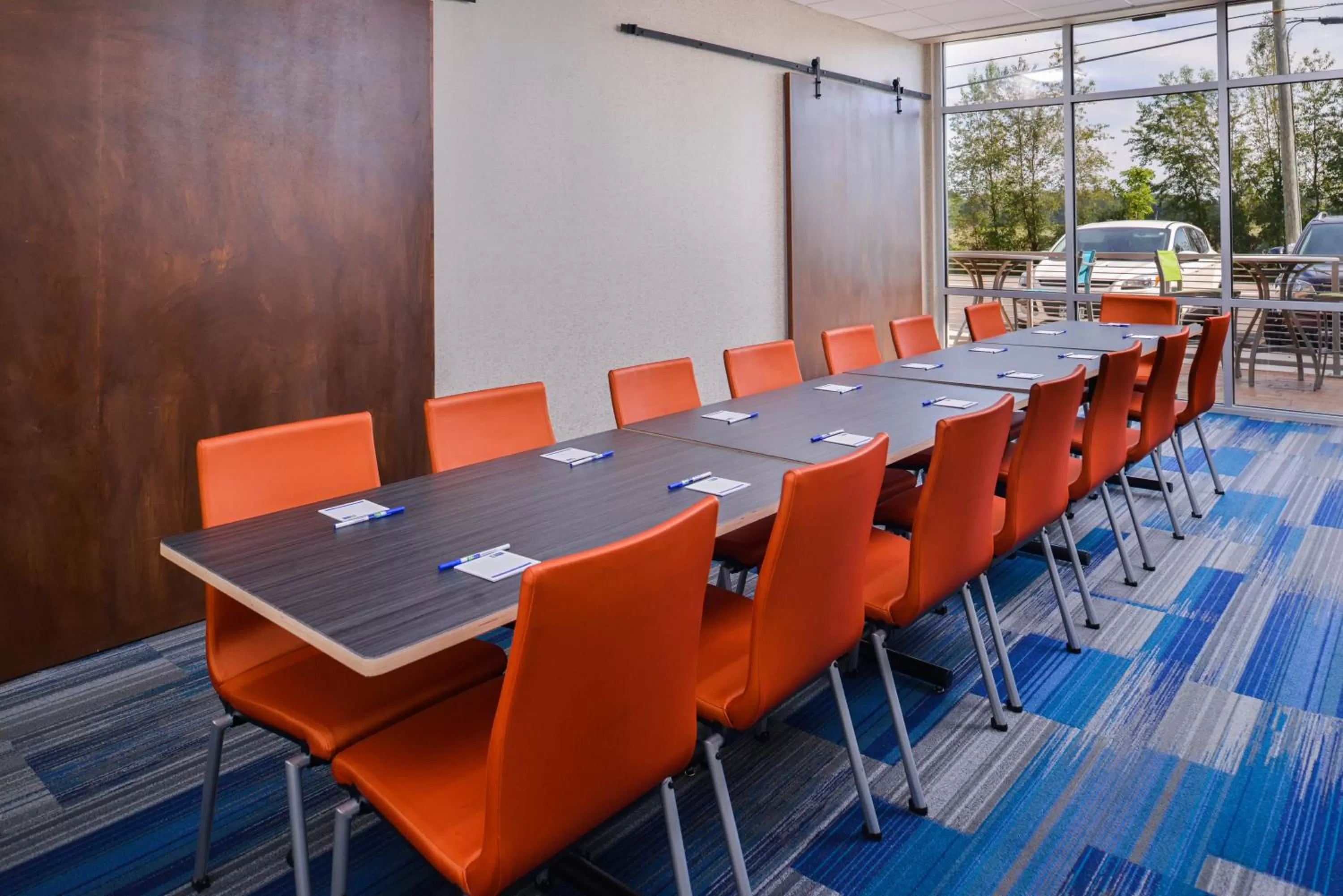 Meeting/conference room in Holiday Inn Express & Suites - Siloam Springs by IHG