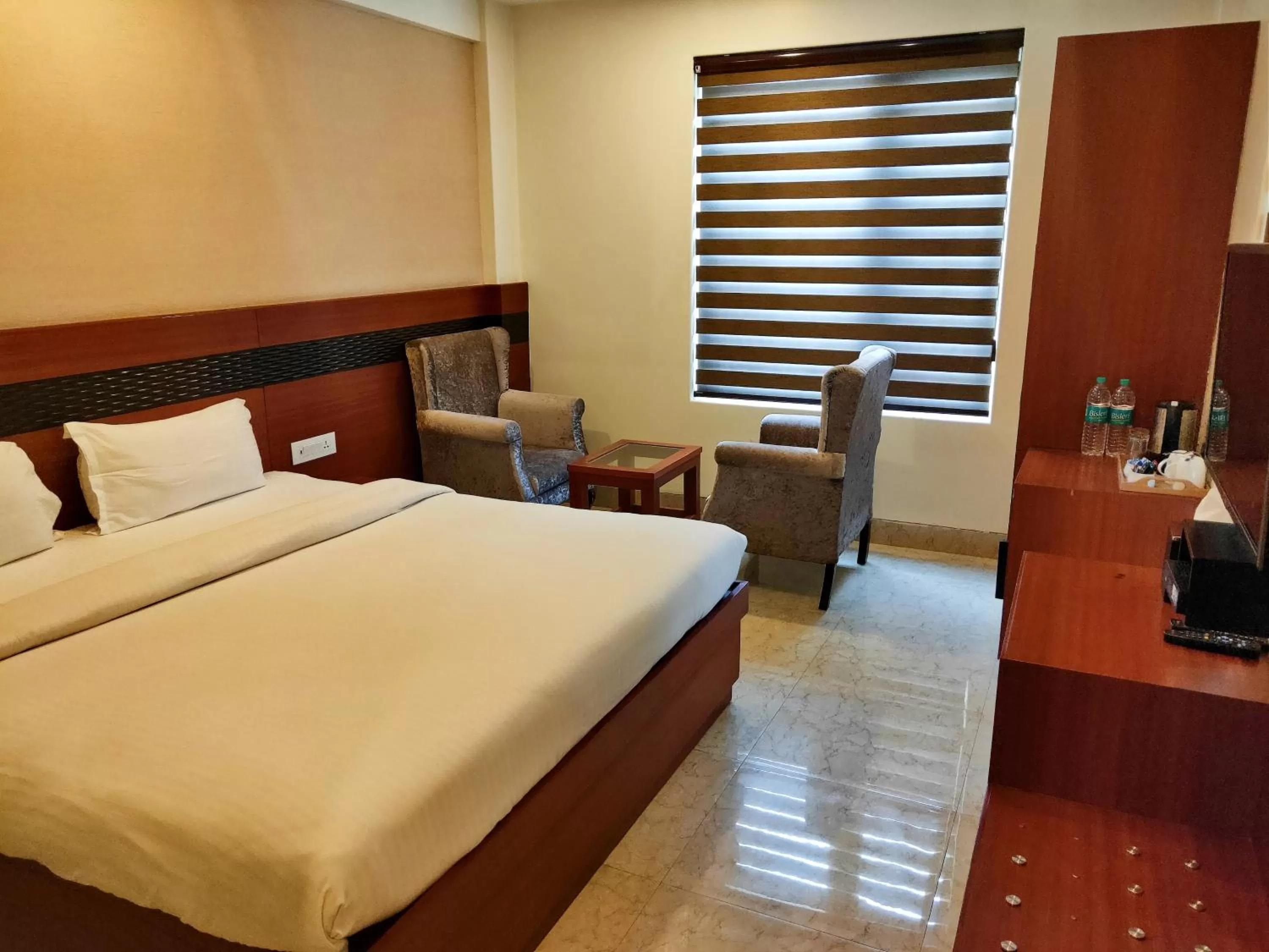 Photo of the whole room, Bed in Holy River Hotel