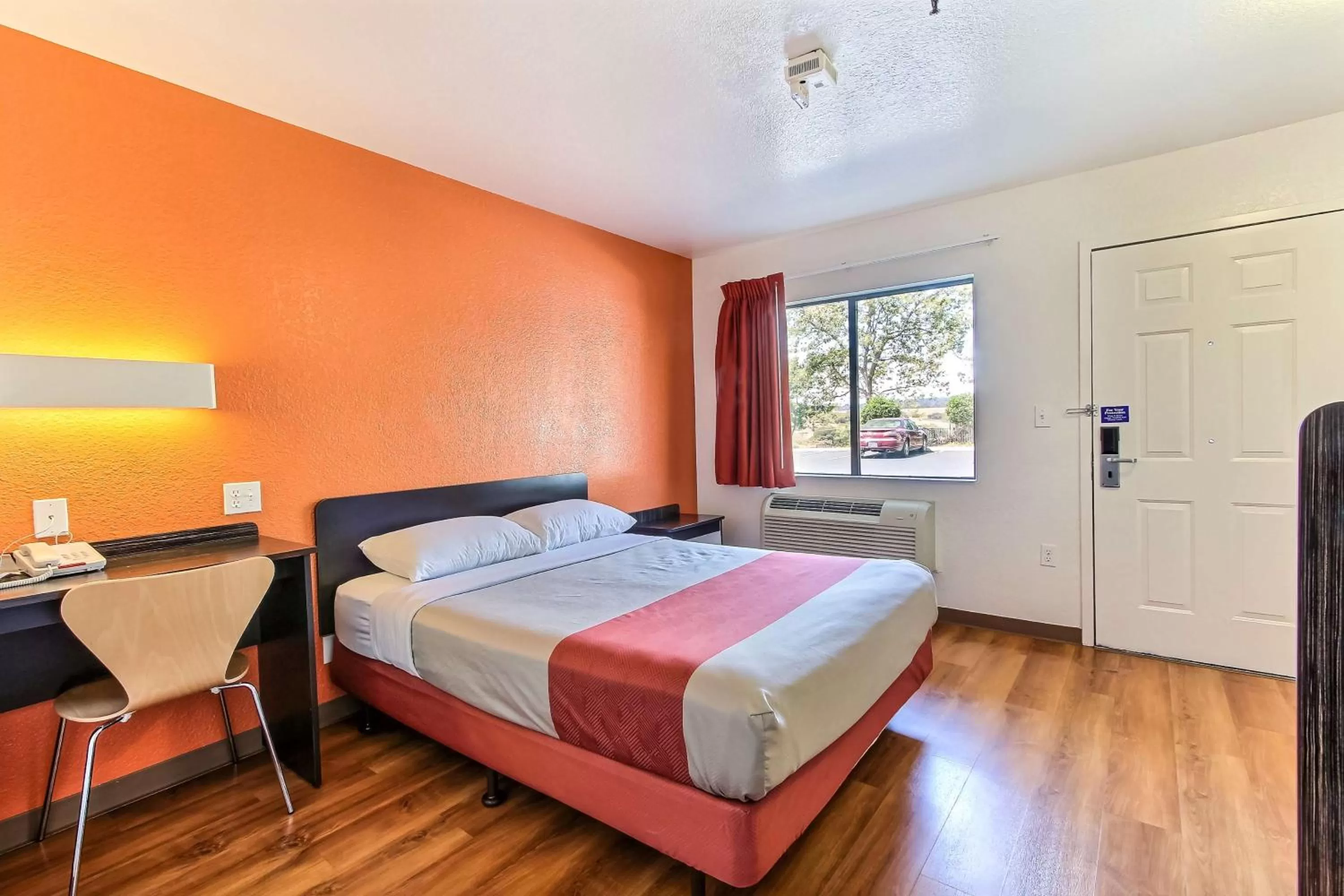 Bedroom, Bed in Motel 6-Watsonville, CA - Monterey Area