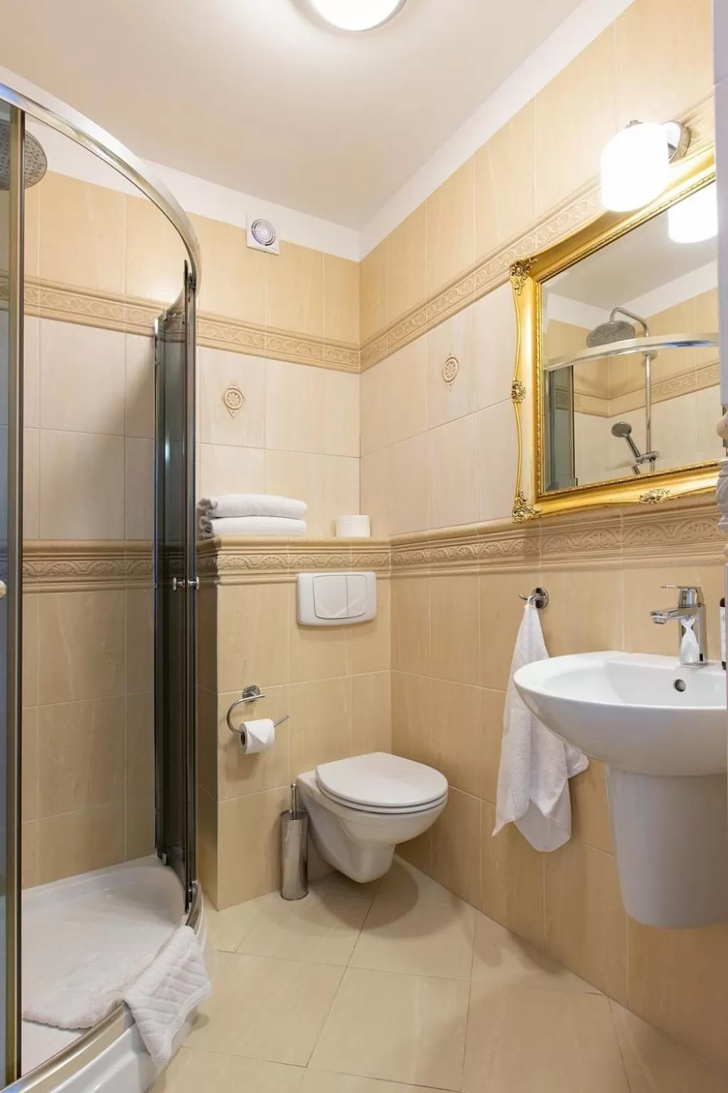 Shower in Pensjonat & Restauracja Admirał