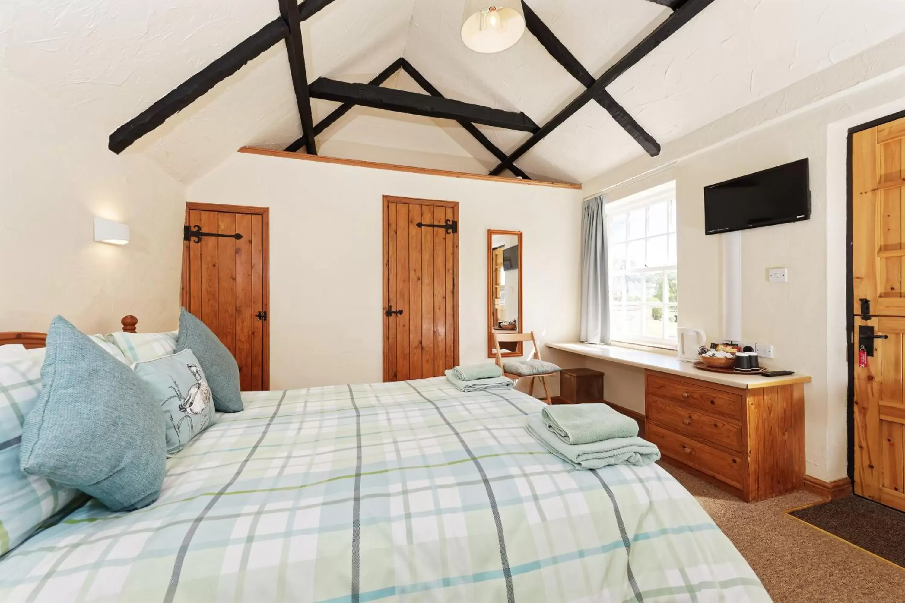 Double Room with Private Bathroom in Beachborough Park Double Room with Private Bathroom in Beachborough Park