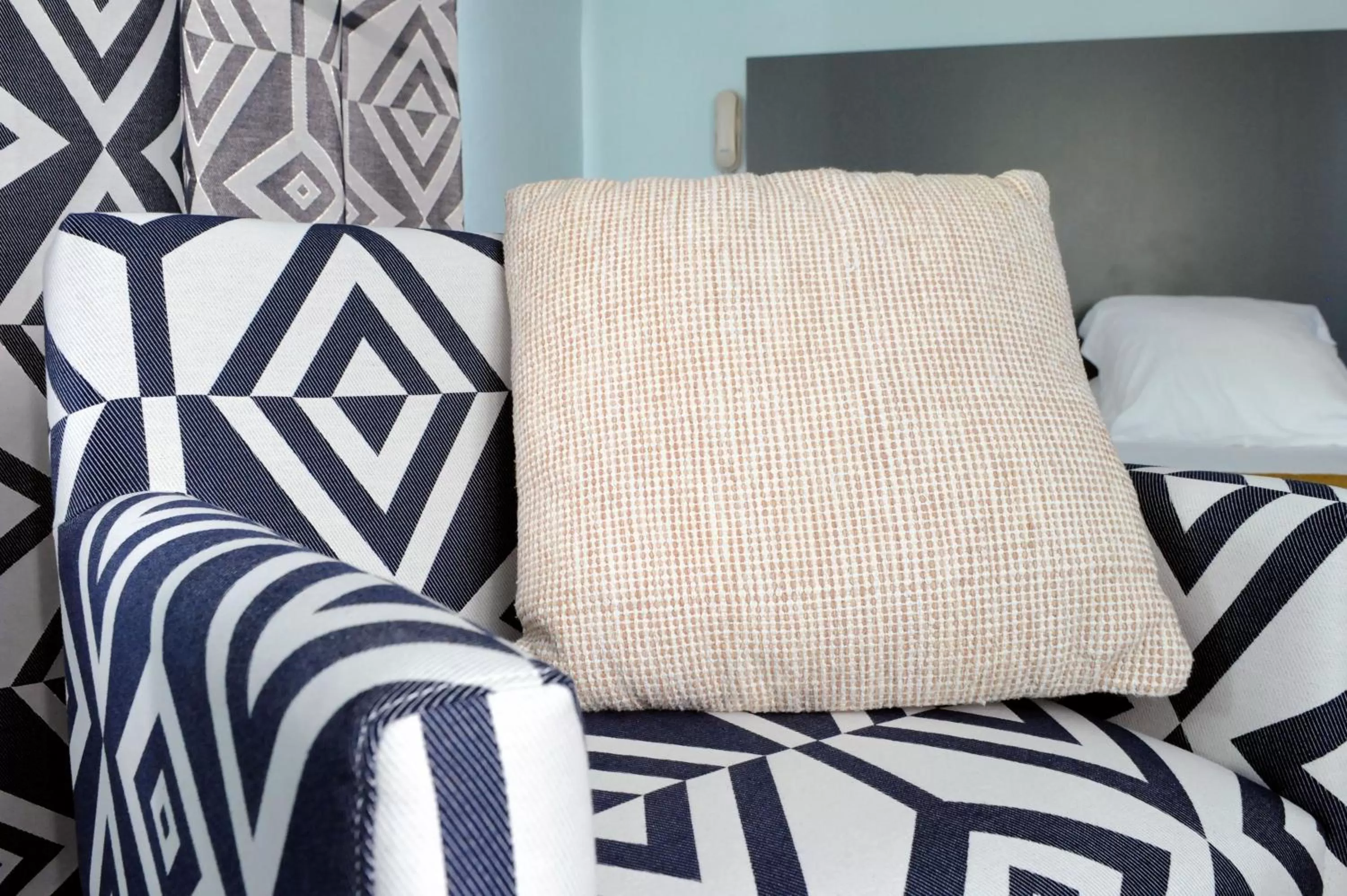 Decorative detail, Bed in Logis Hôtel du Chêne