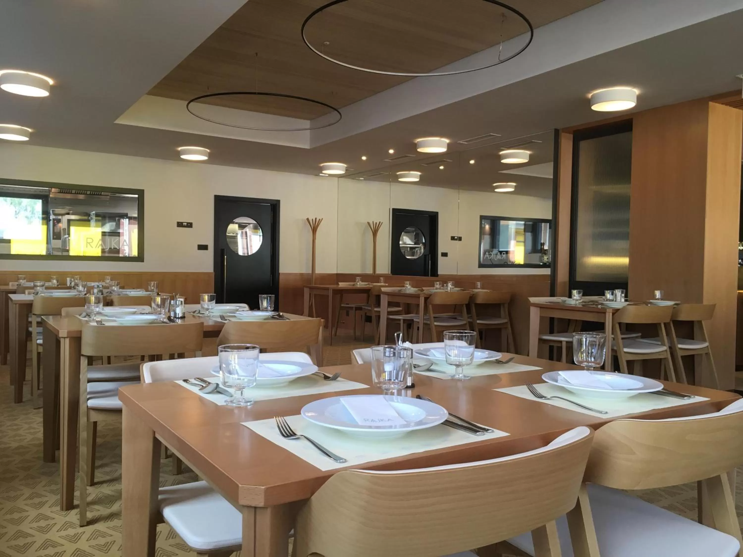 Restaurant/places to eat in Hotel Rajka