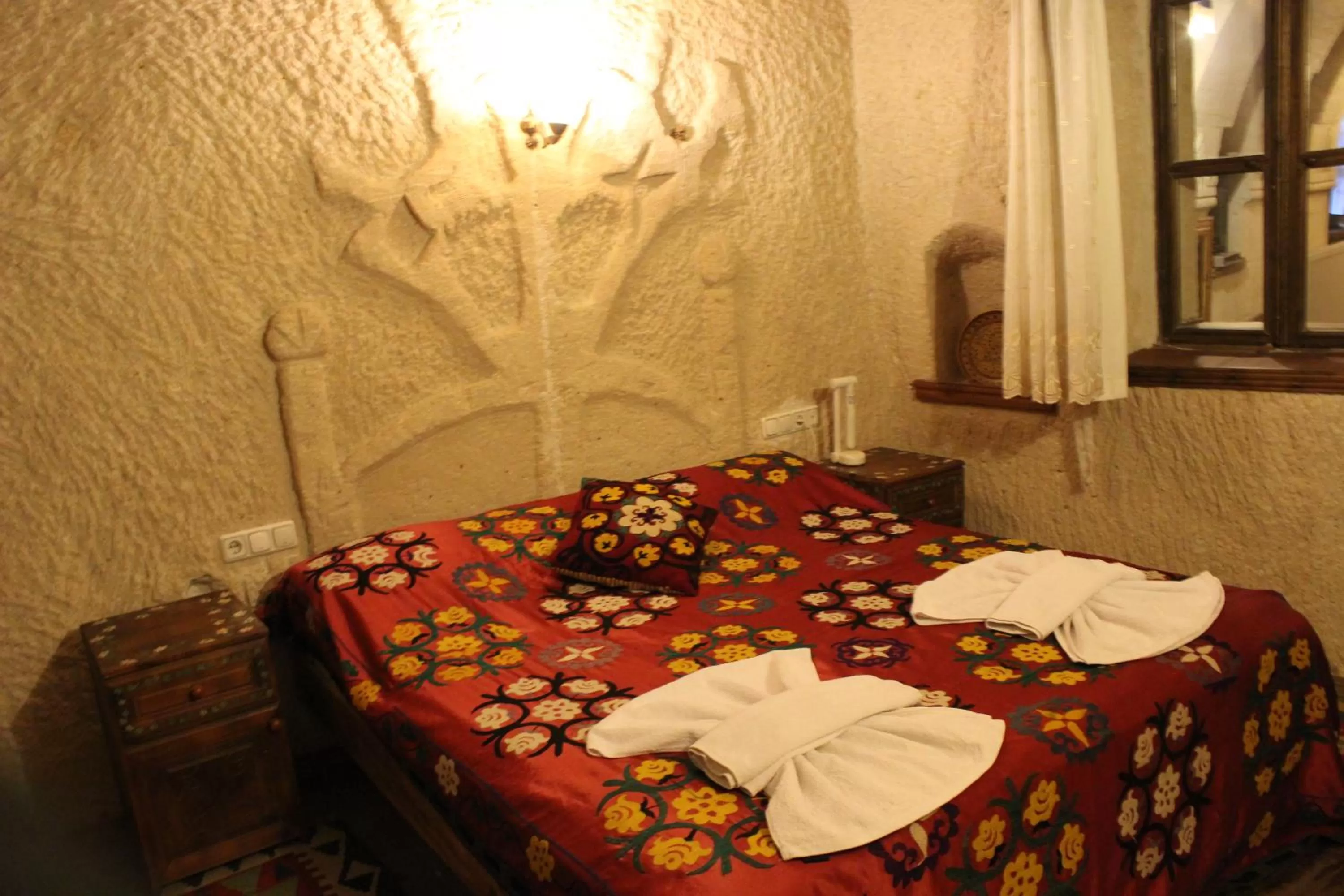 Bed in Kismet Cave House
