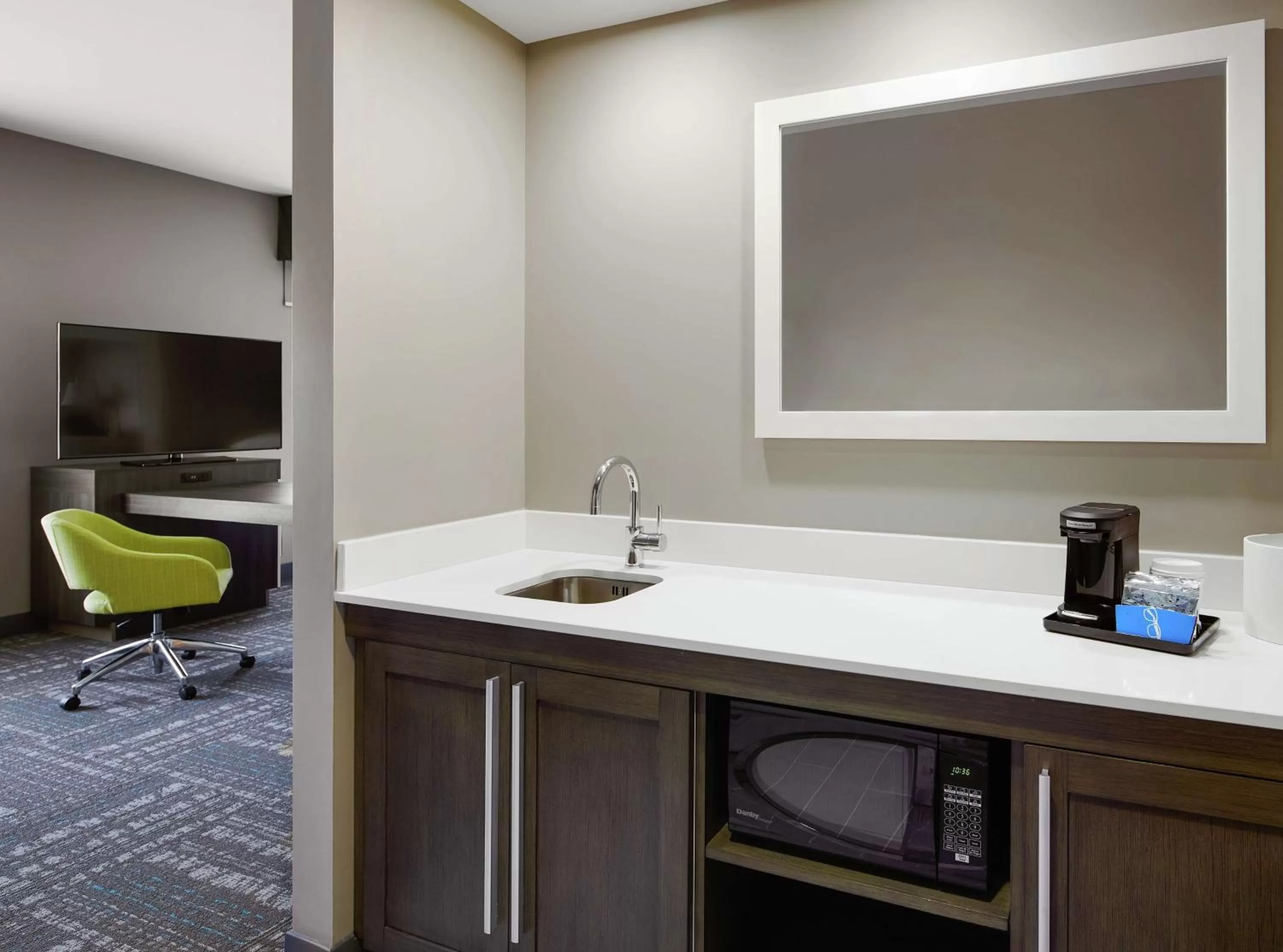 Kitchen or kitchenette in Hampton Inn & Suites Chicago/Waukegan