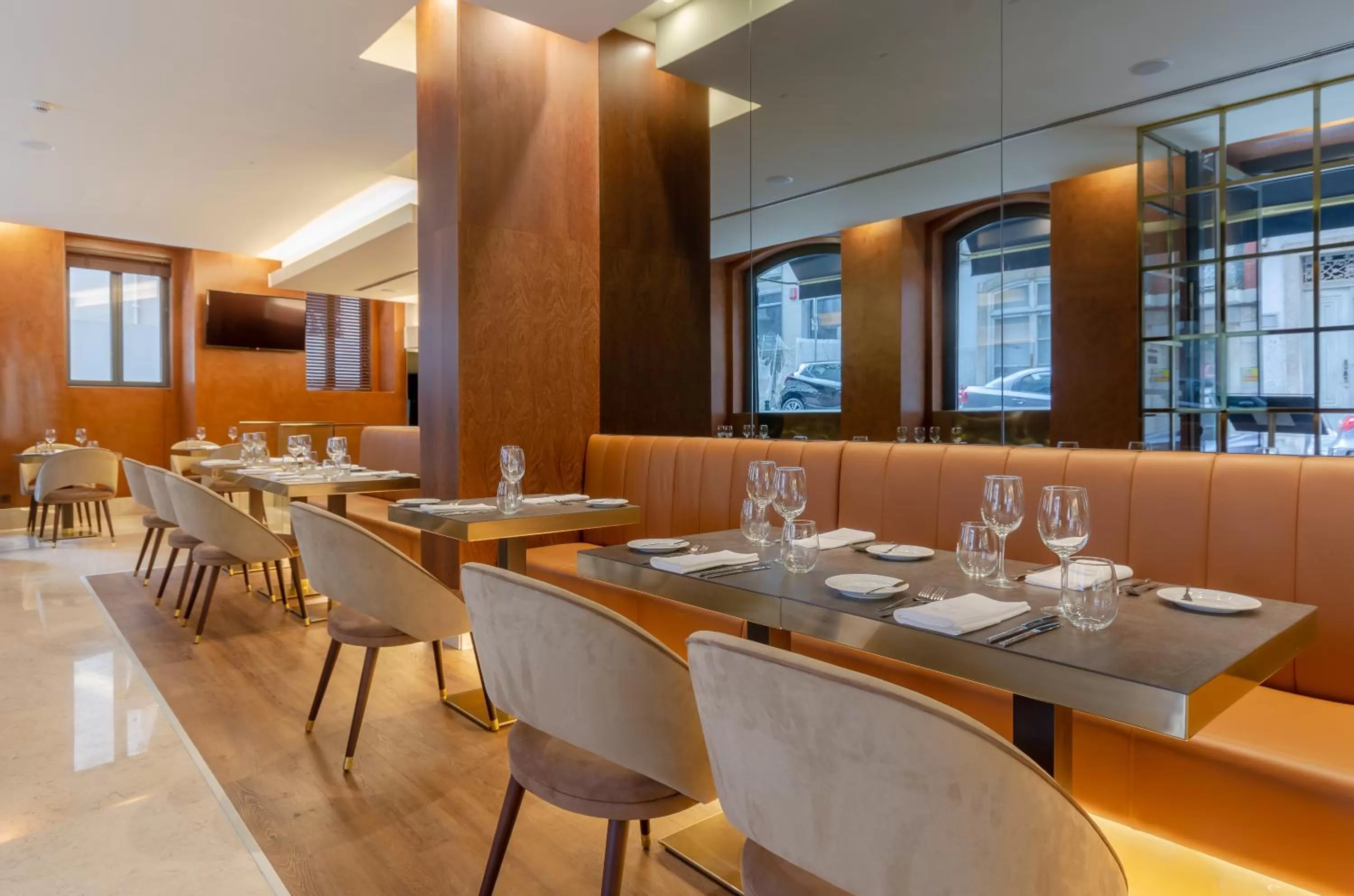 Restaurant/places to eat in TURIM Boulevard Hotel