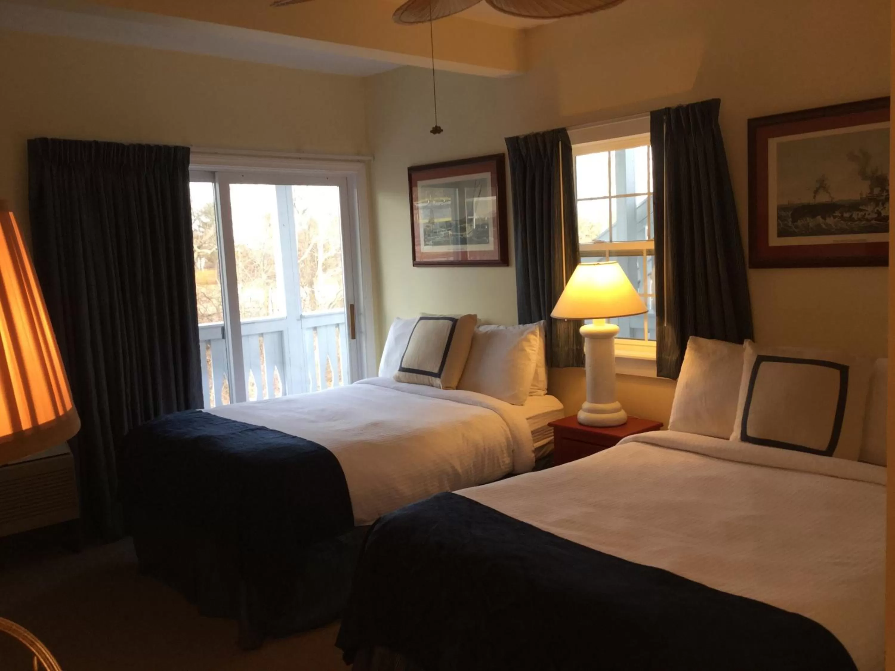 Bedroom, Bed in The Beach Rose Inn