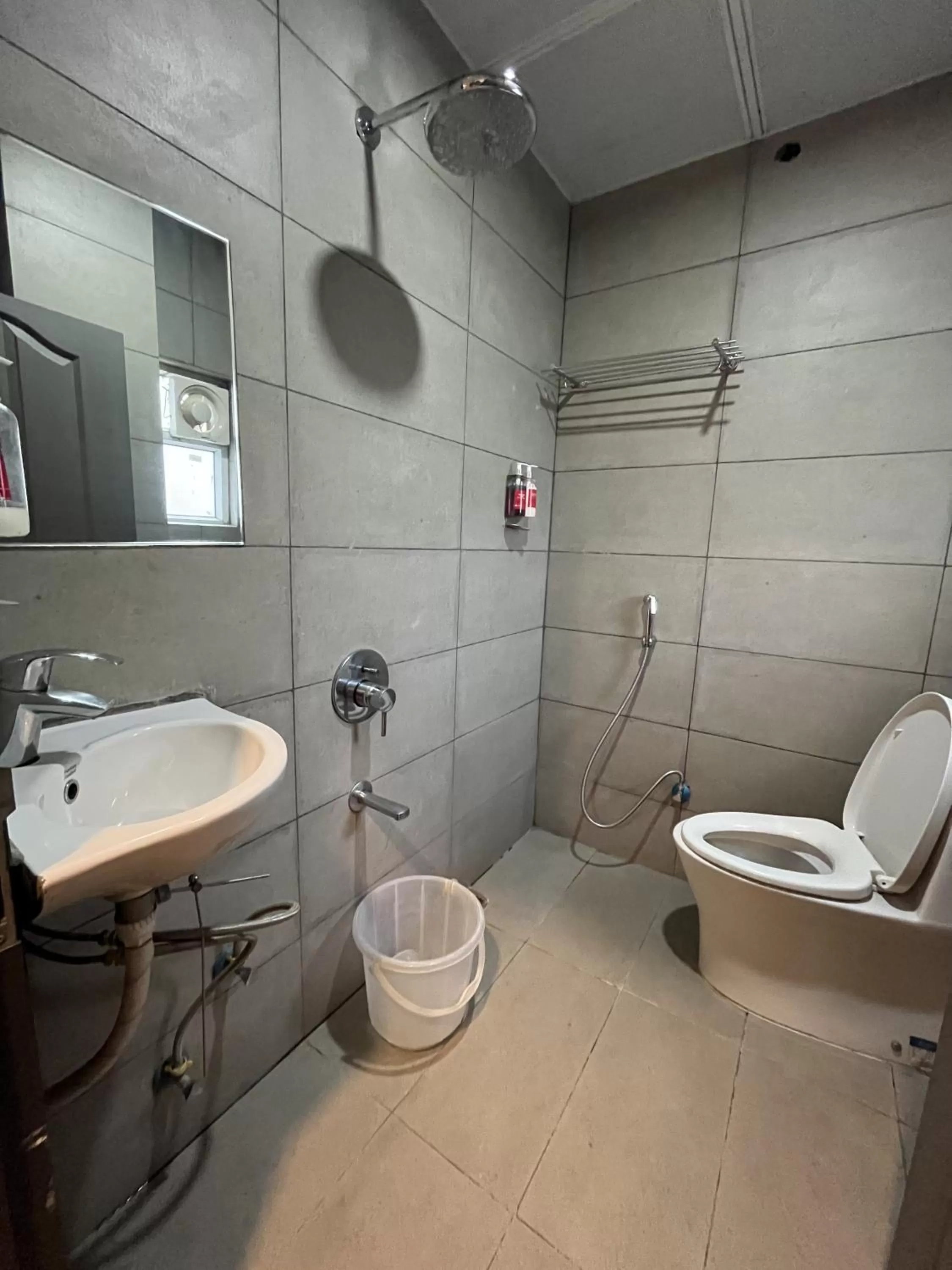 Shower, Bathroom in Hotel Zen Garden