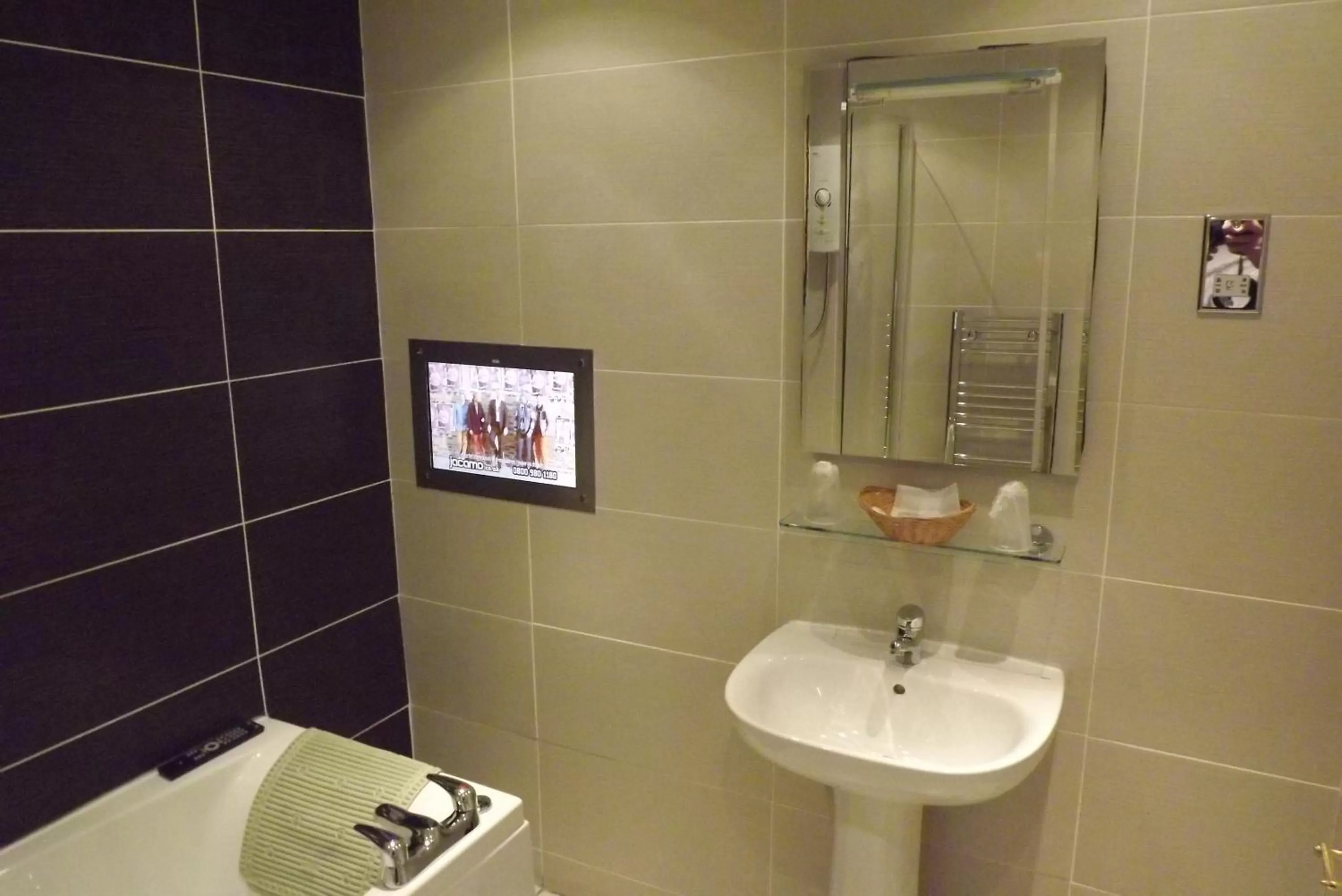 Bathroom in Glazert Country House Hotel