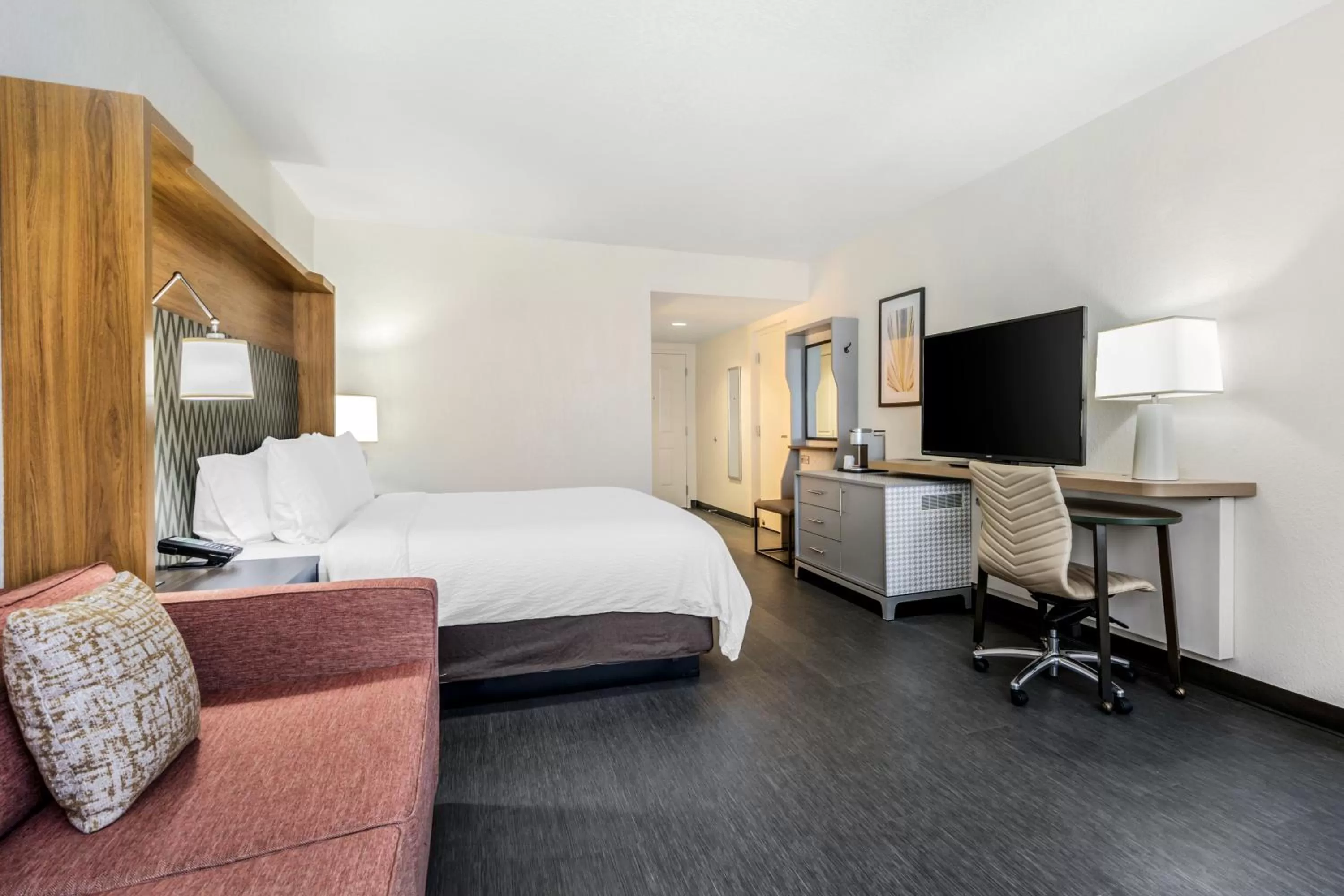 Bed in Holiday Inn Orlando International Dr-ICON by IHG