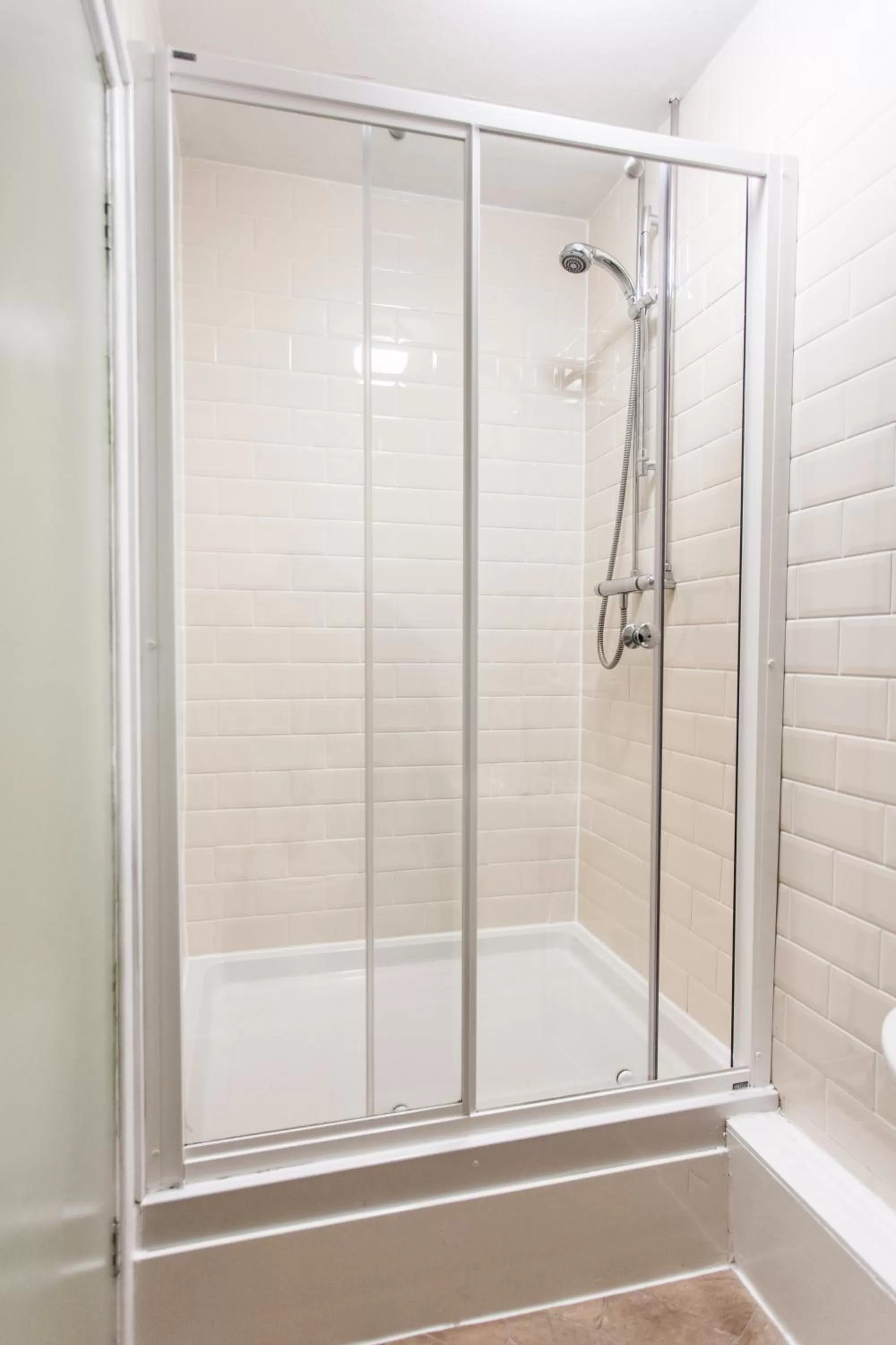 Shower, Bathroom in Black Horse Hotel