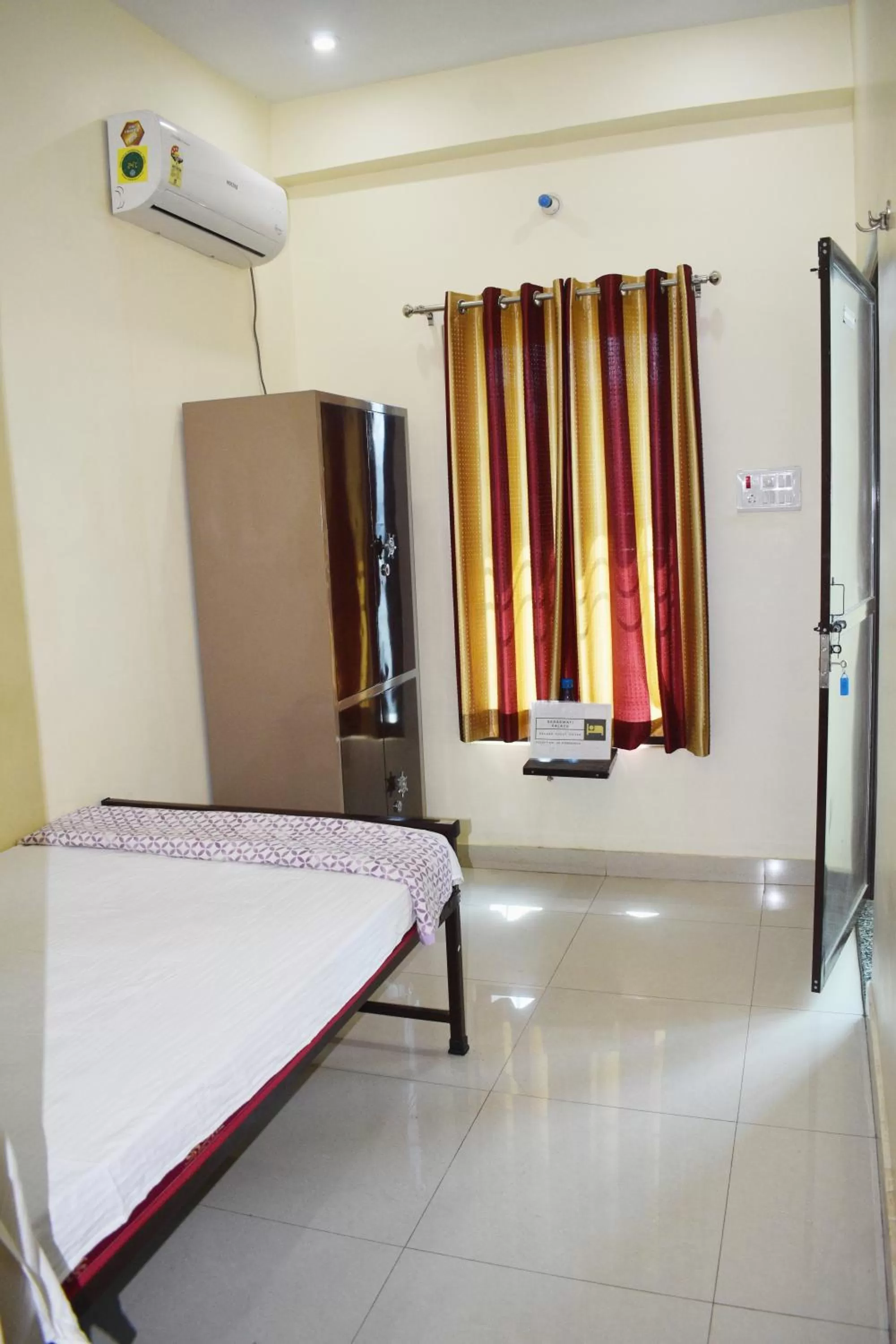 Economy Twin Room - single occupancy in Hotel Saraswati Palace