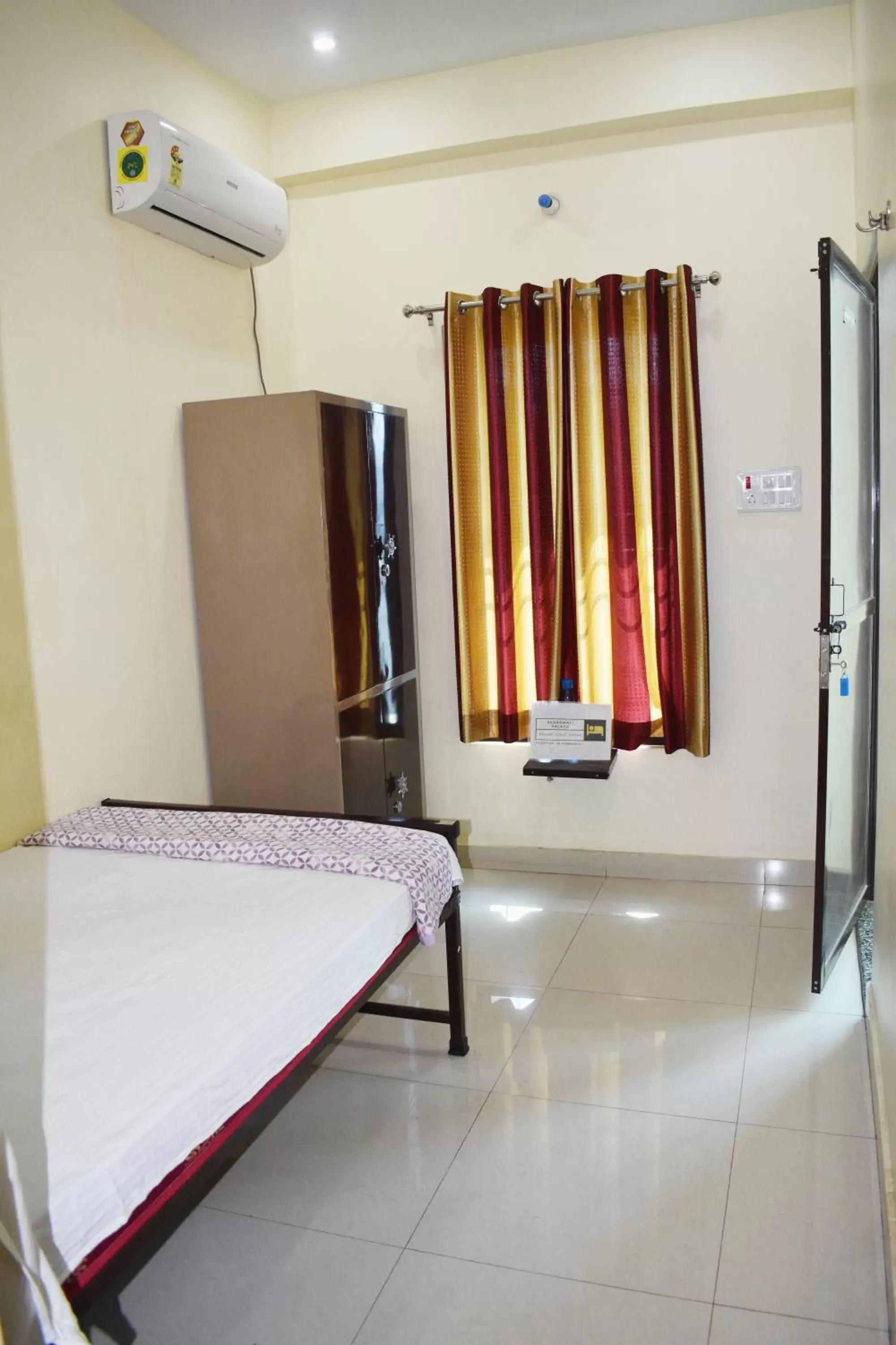 Economy Twin Room - single occupancy in Hotel Saraswati Palace Economy Twin Room - single occupancy in Hotel Saraswati Palace