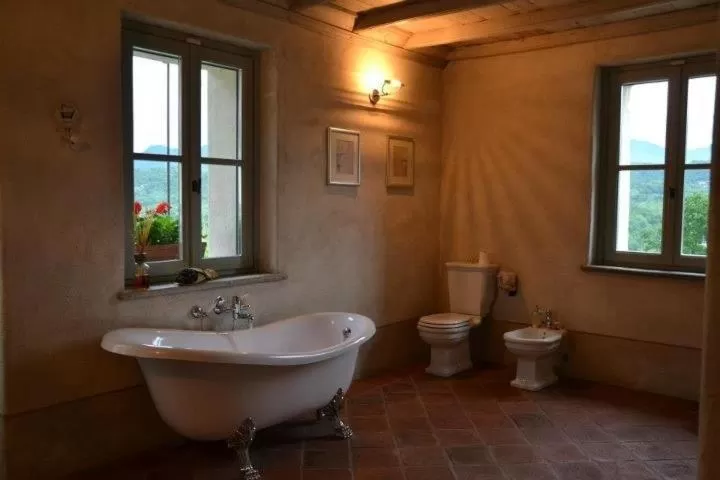 Bathroom in Le Maddalene B&B
