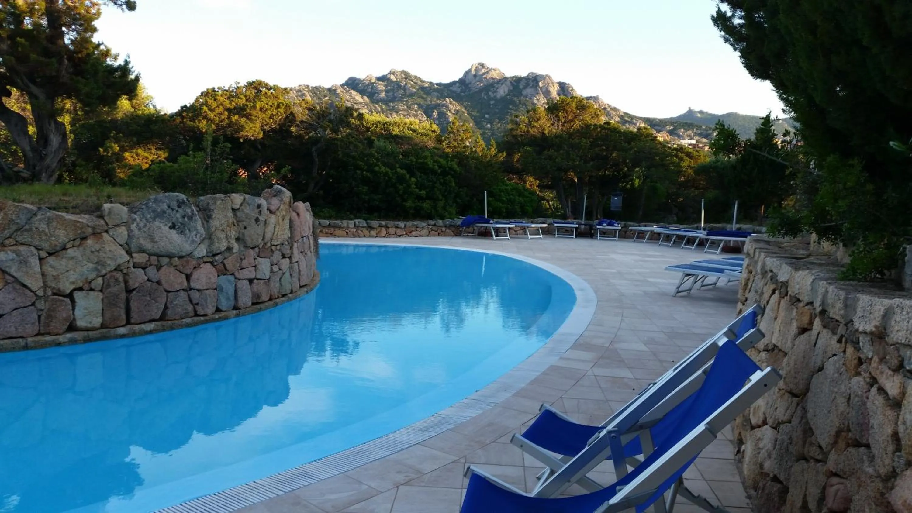 Swimming pool in Colonna Country Club