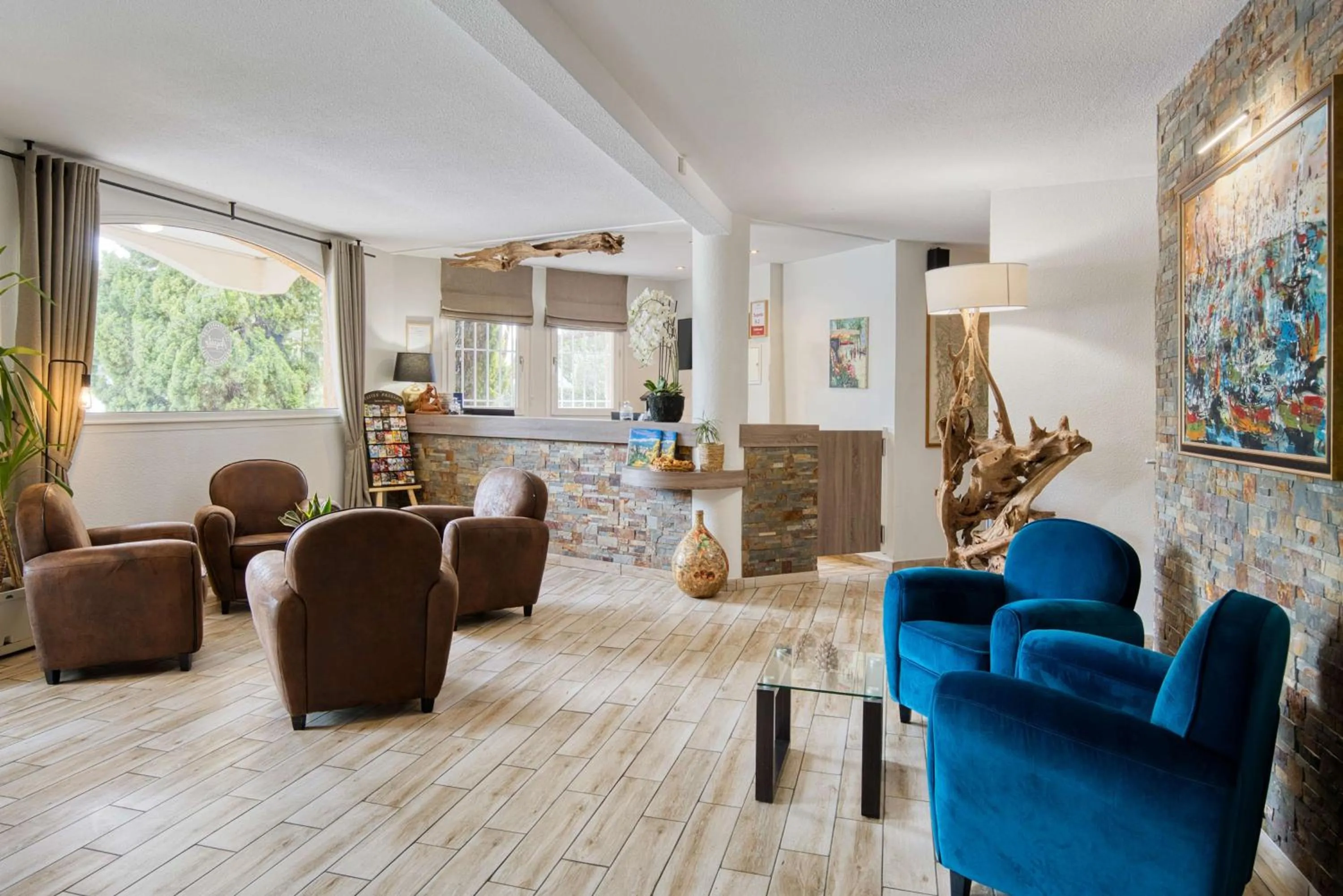 Lobby or reception in Best Western Le Vauban