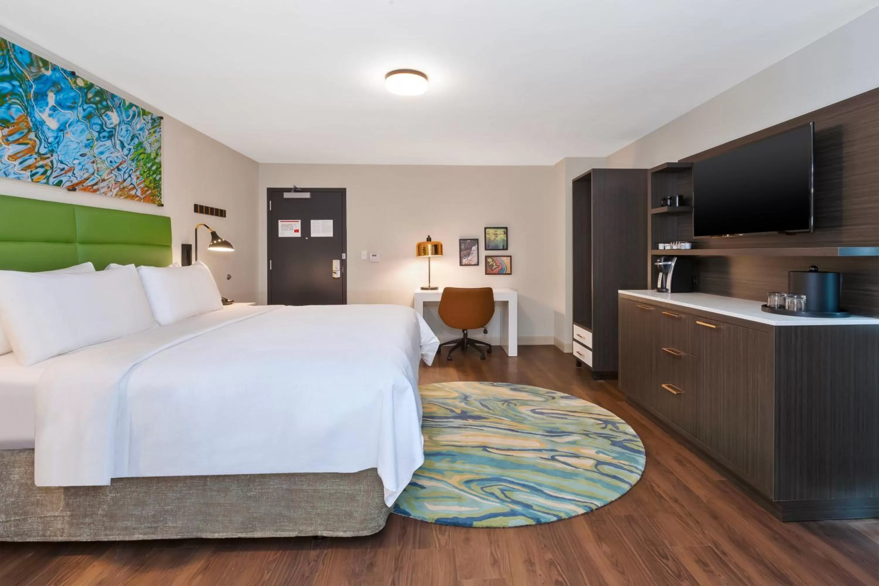 Photo of the whole room, Bed in Hotel Indigo Rochester - Mayo Clinic Area by IHG