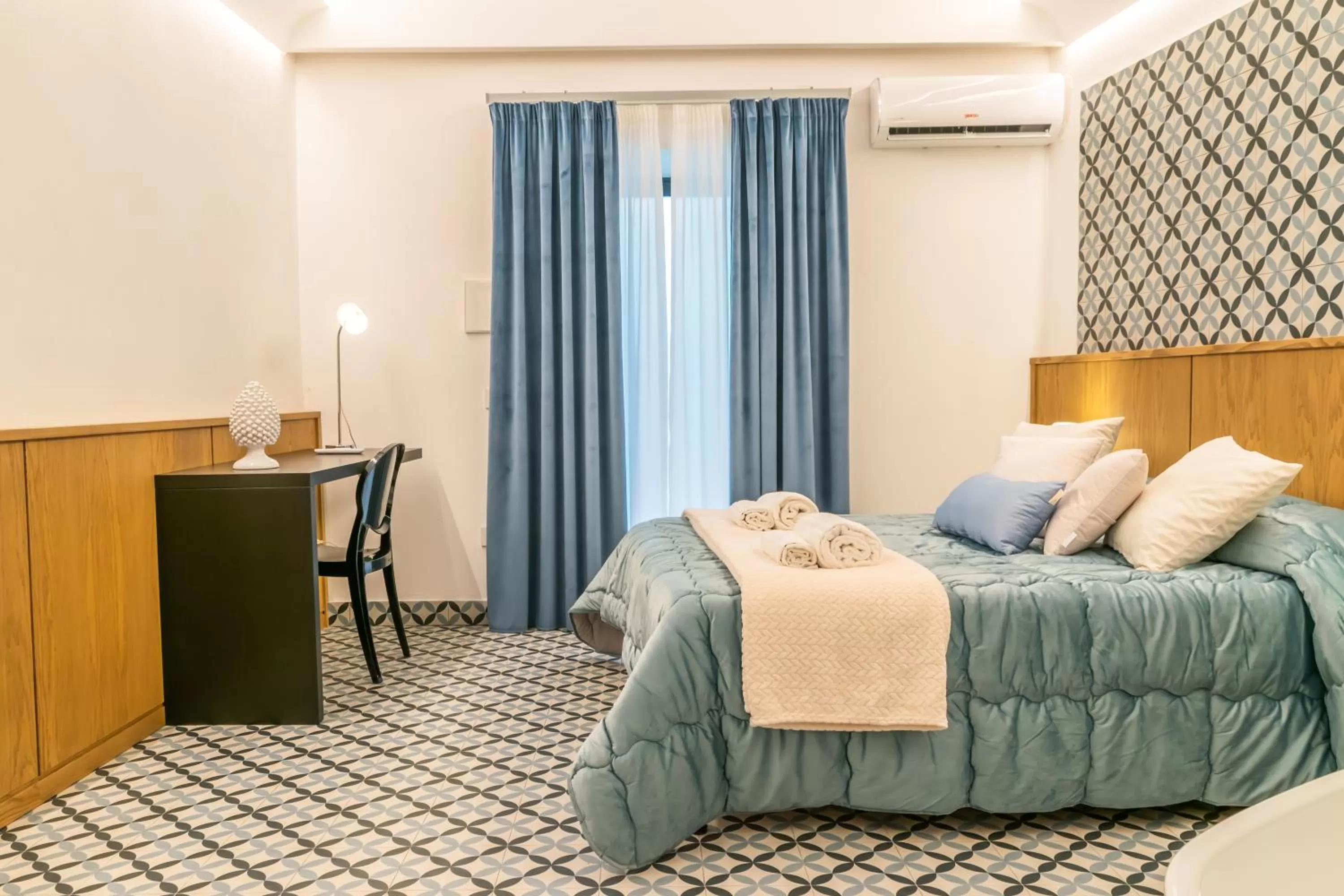 Bed in Community Rooms & Wine