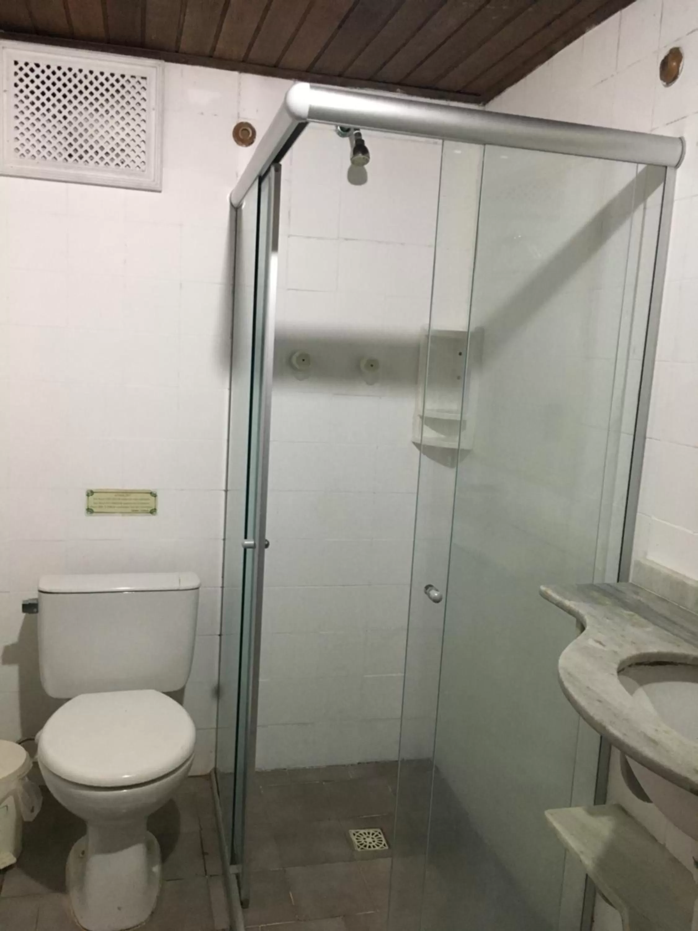 Bathroom in Pousada Saint Germain